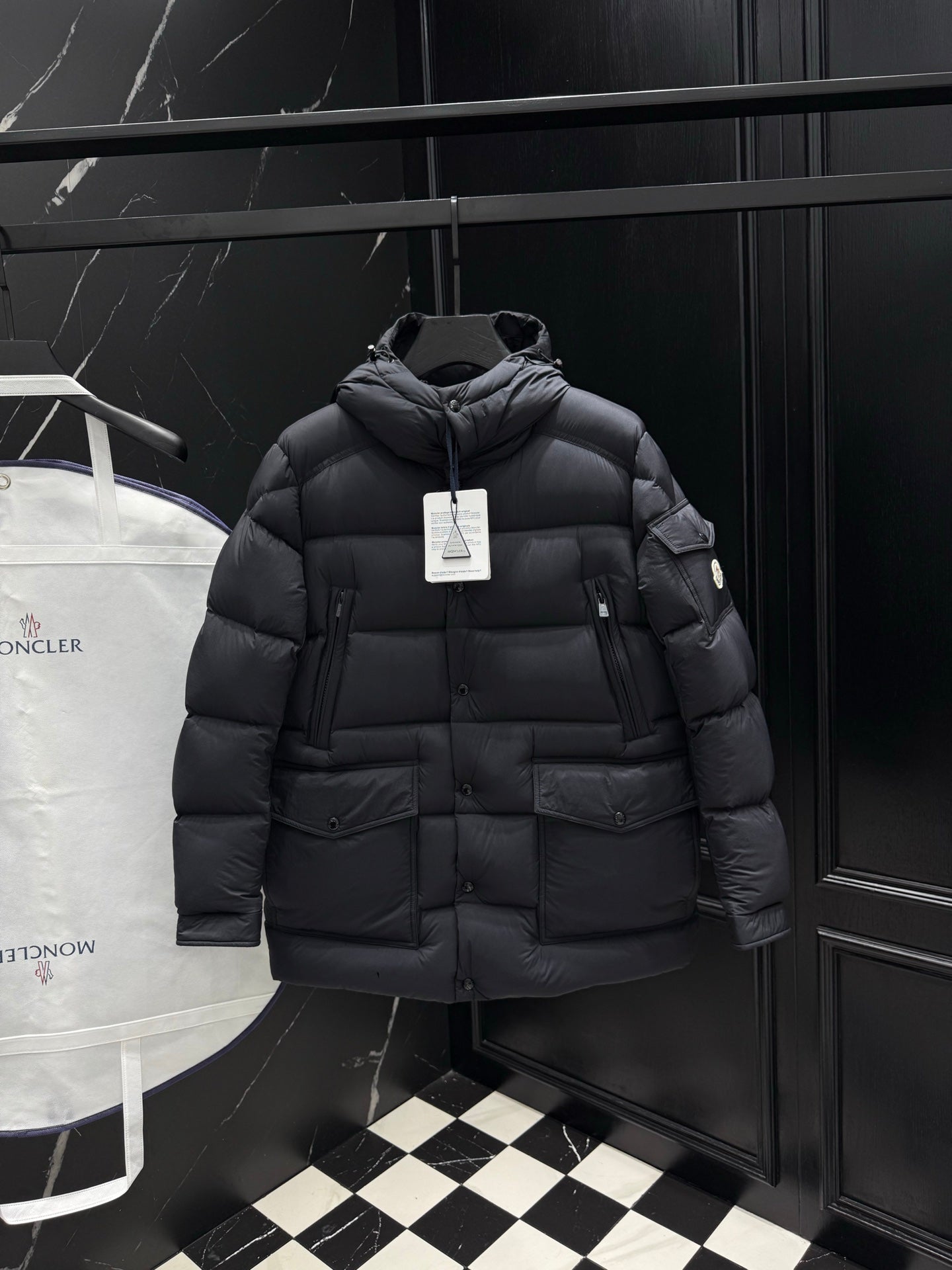 Moncler Mont – Monzo Brands