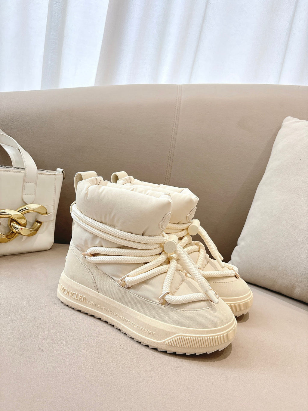 Moncler Bot