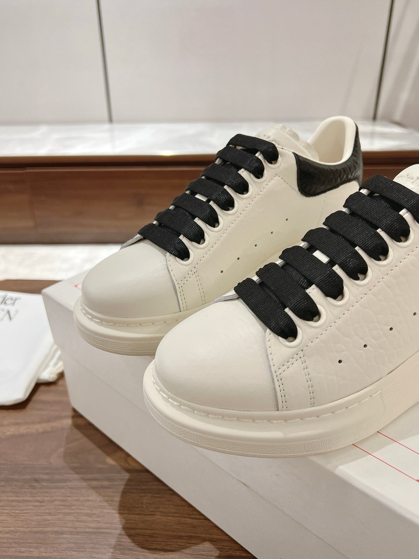 Alexander McQueen Sneaker
