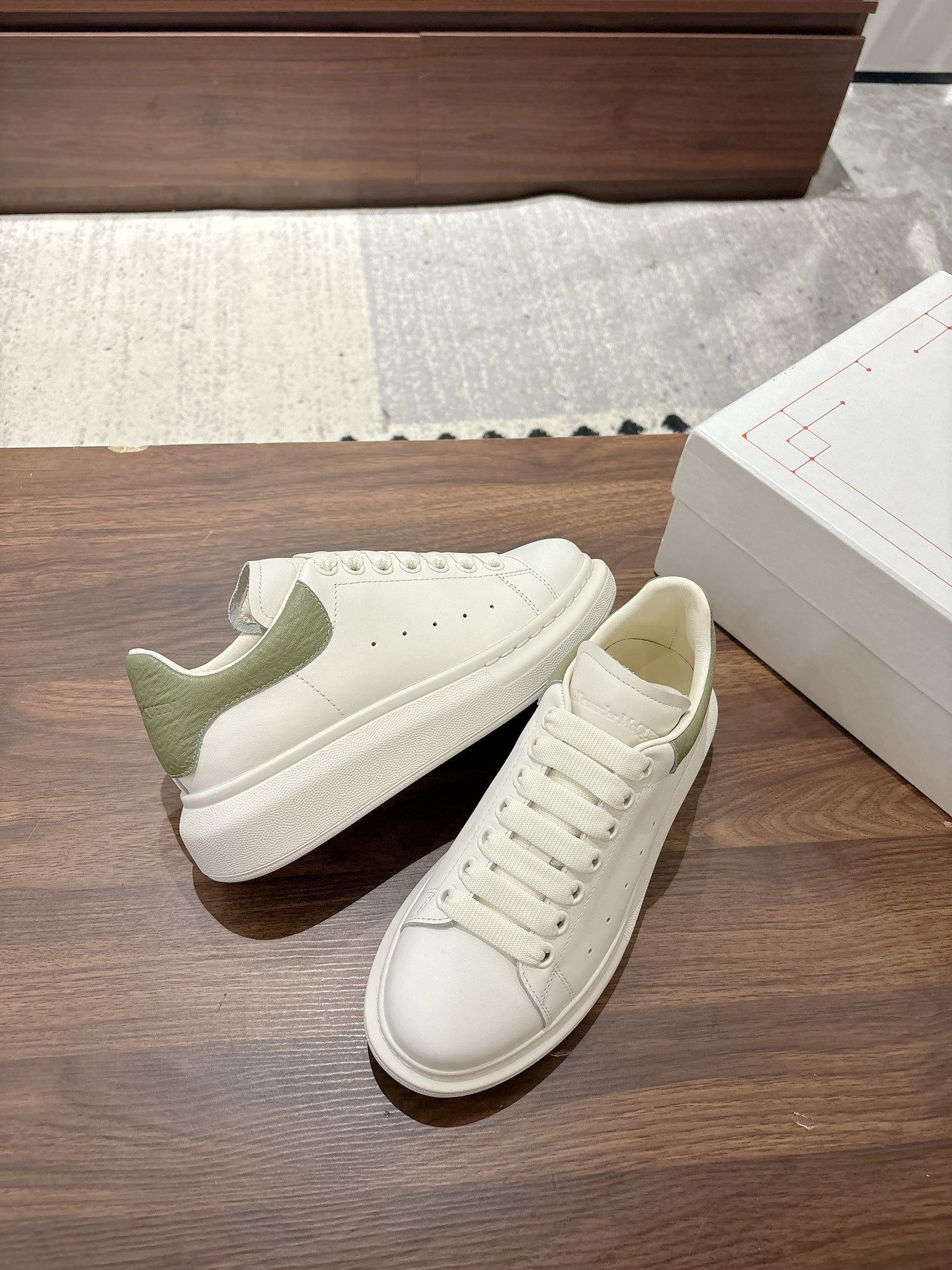 Alexander McQueen Sneaker