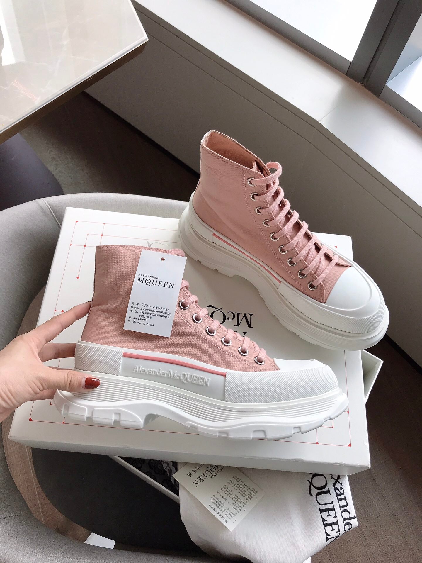 Alexander McQuuen Bot