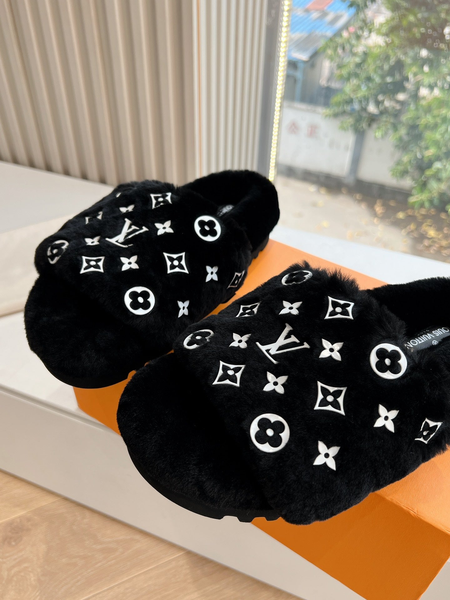 Louis Vuitton Slipper