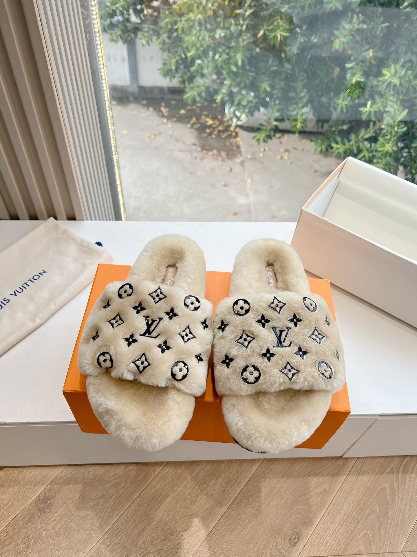 Louis Vuitton Slipper
