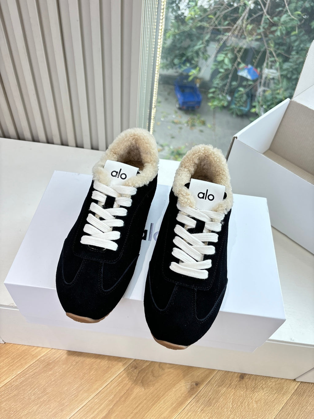 Alo Yoga Sneaker