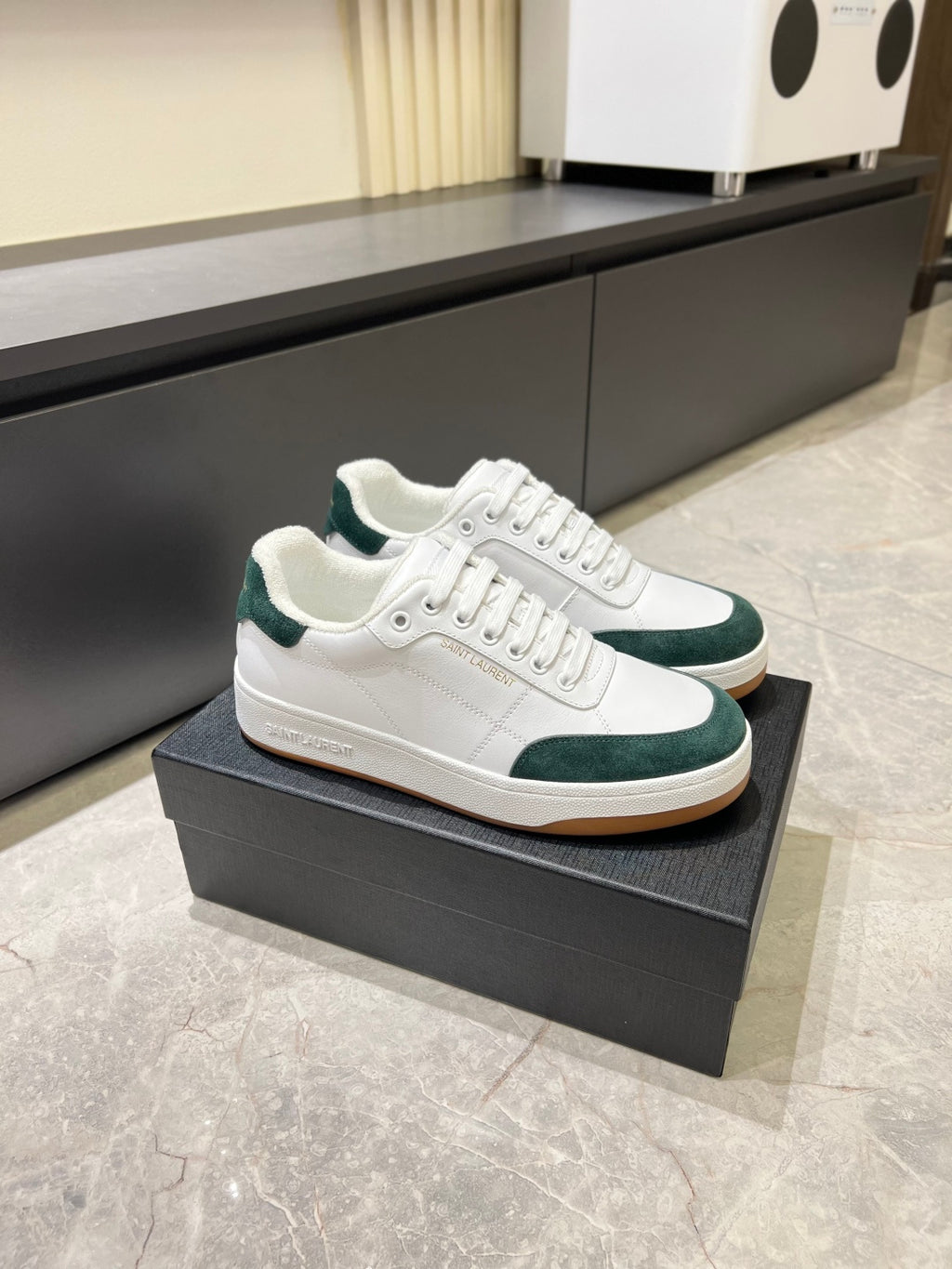 Yves Saint Laurent Sneaker