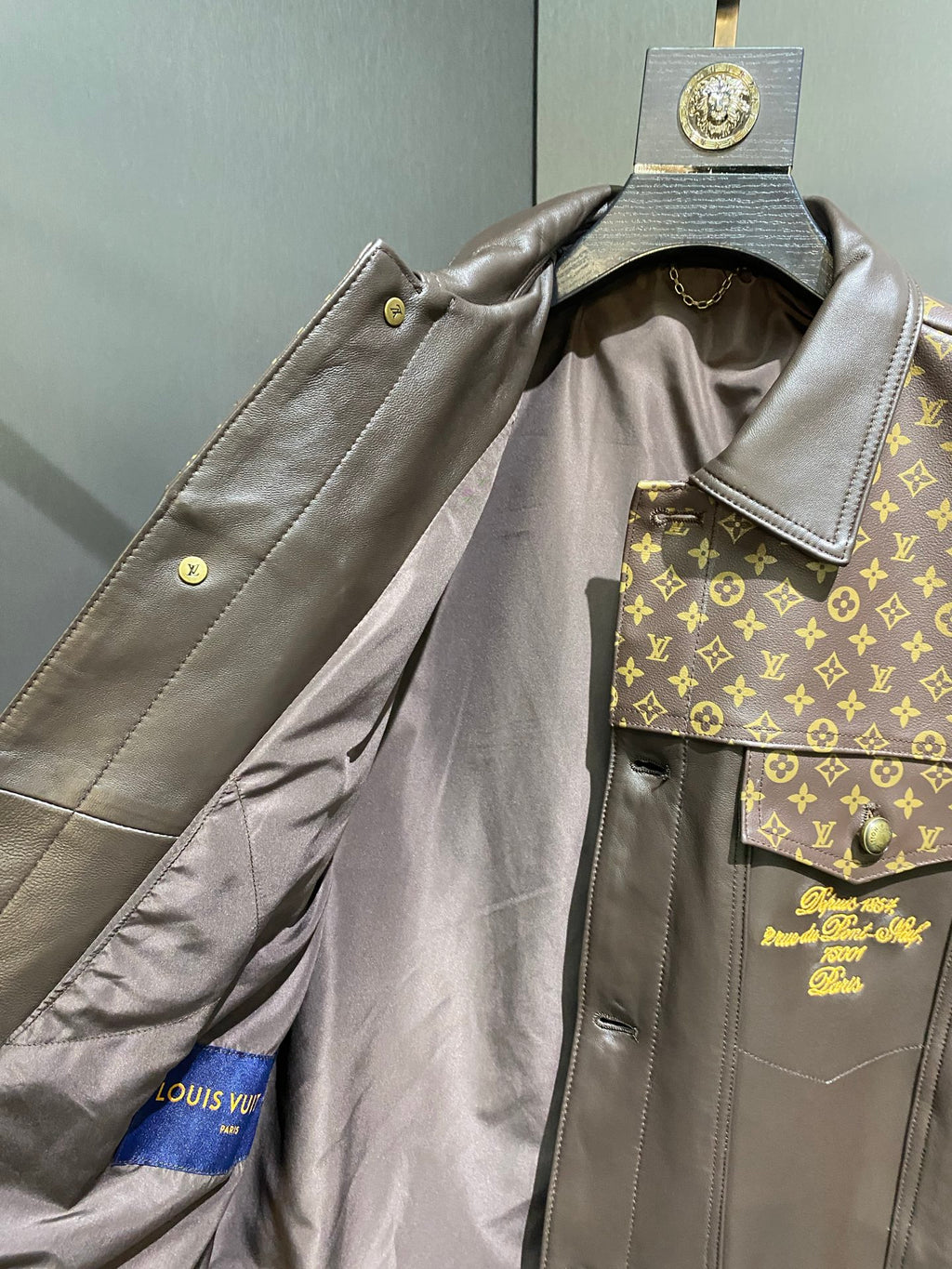 Louis Vuitton Deri Mont