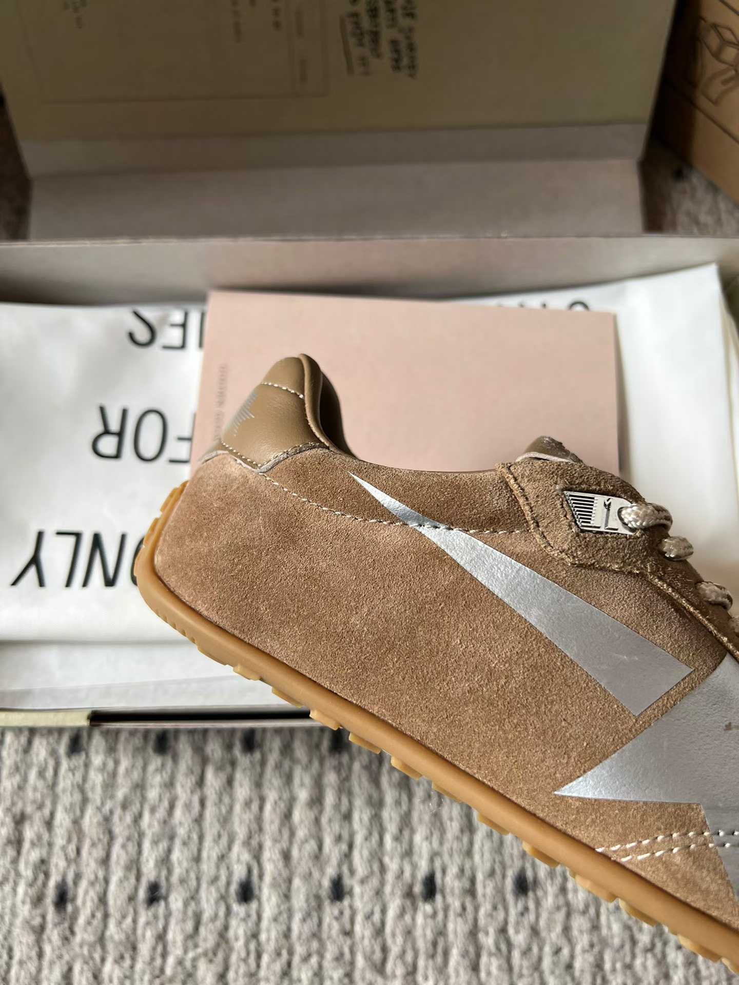 Golden Goose Sneaker