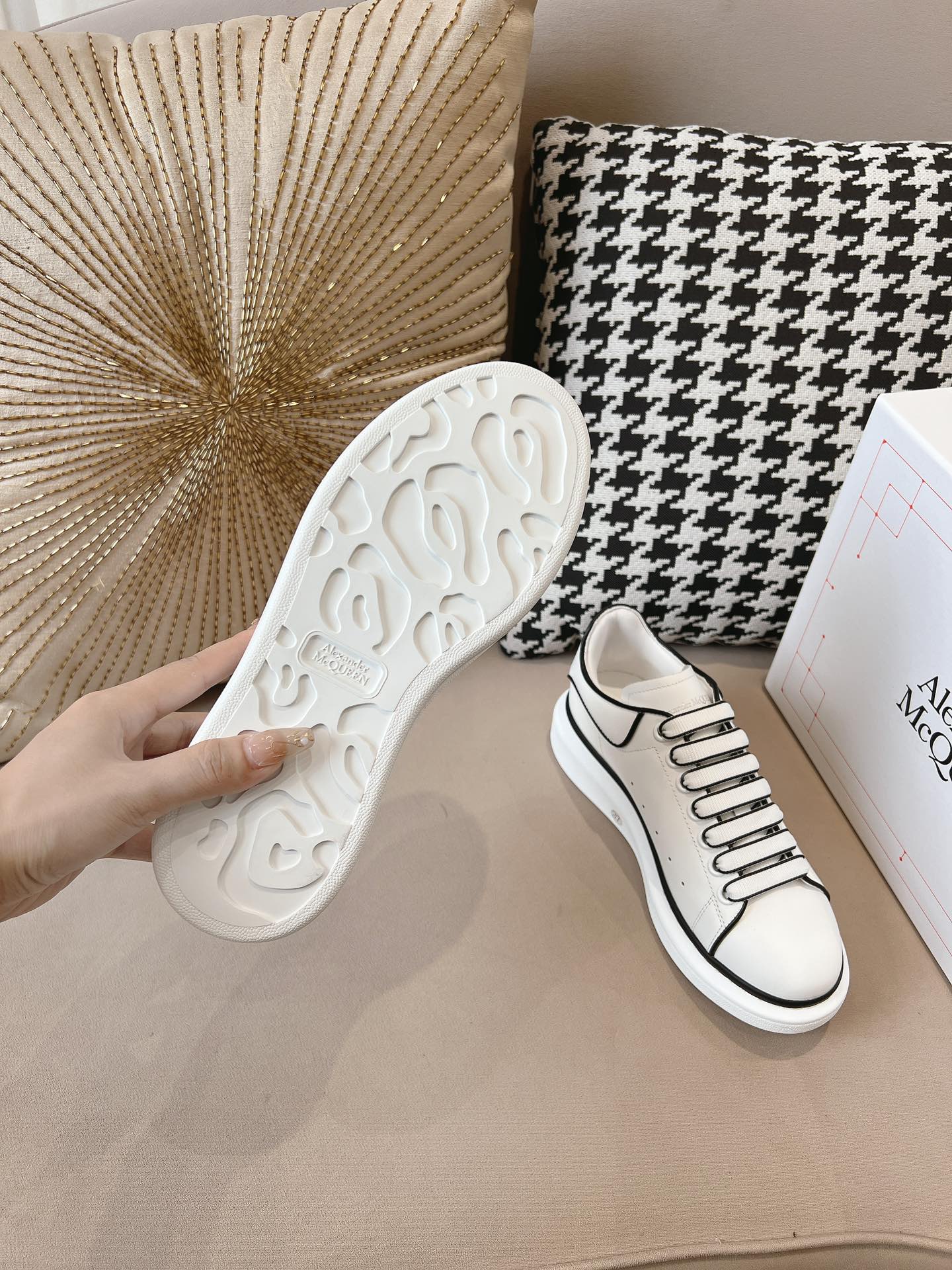 Alexander McQueen Sneaker