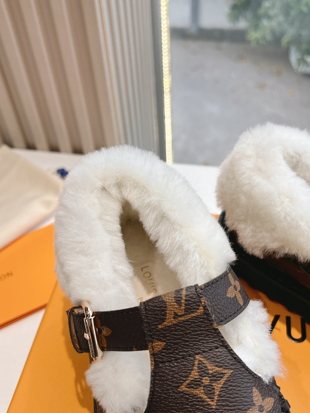 Louis Vuitton Slipper