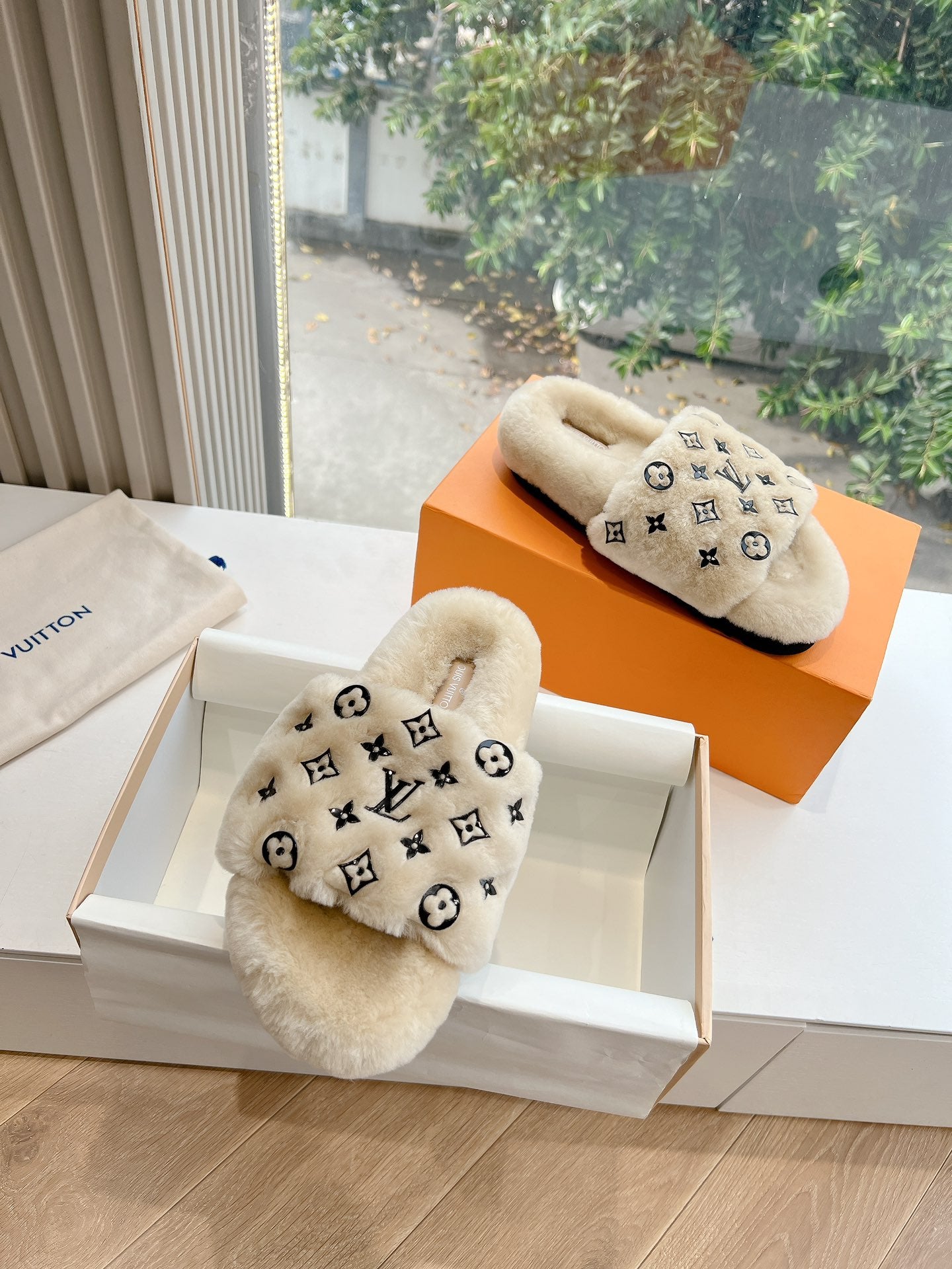 Louis Vuitton Slipper