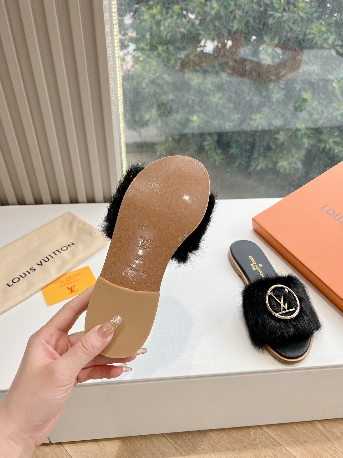 Louis Vuitton Slipper