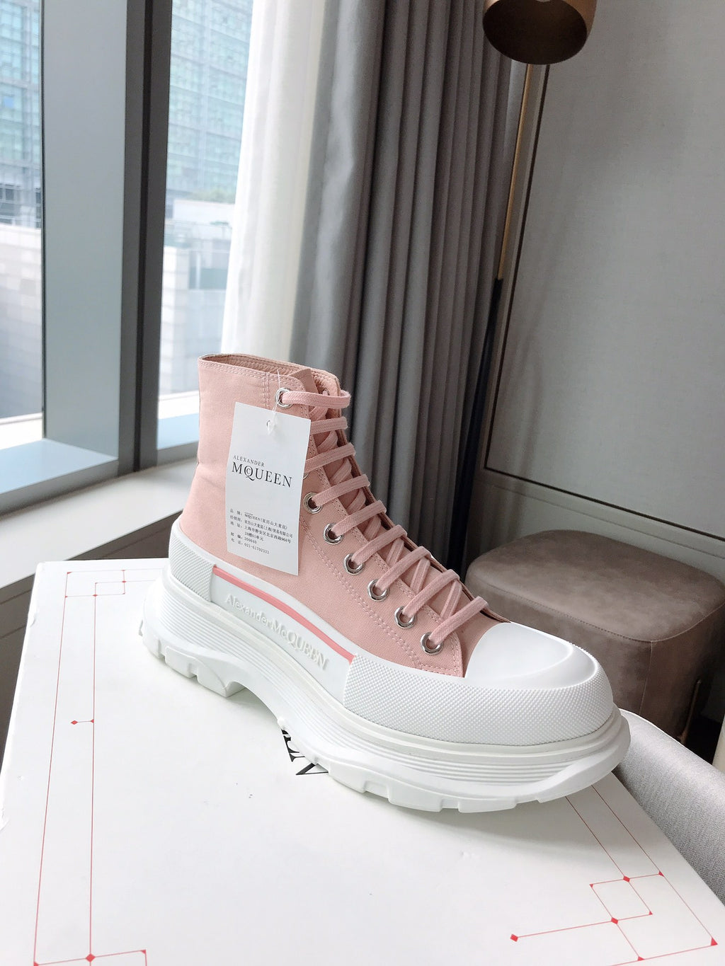 Alexander McQuuen Bot