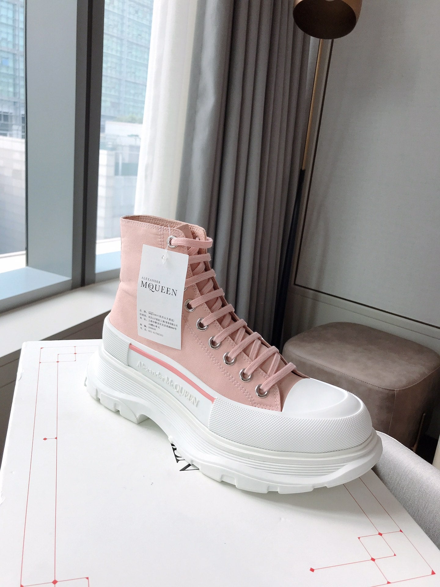 Alexander McQuuen Bot