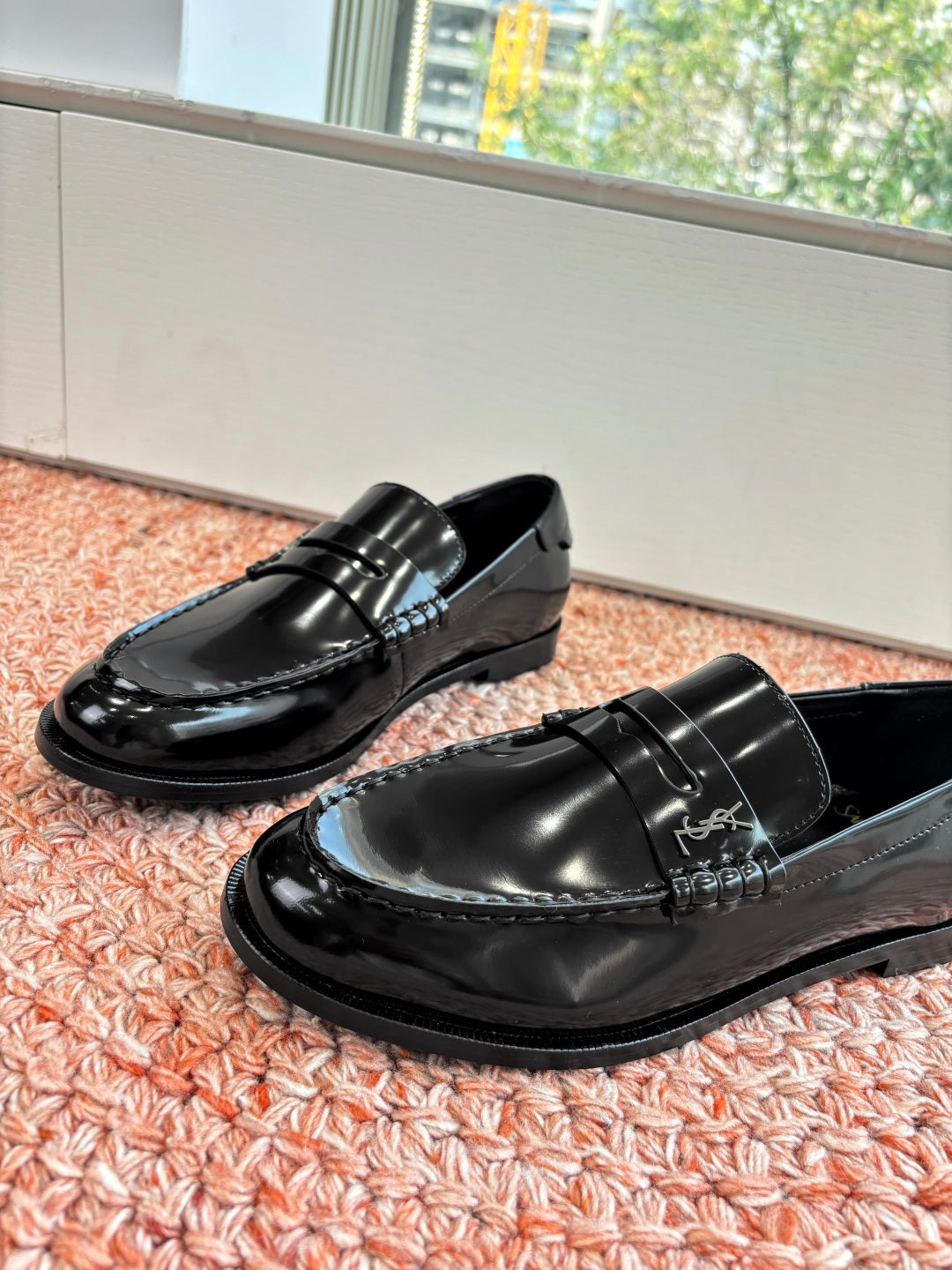 Yves Saint Laurent Loafer