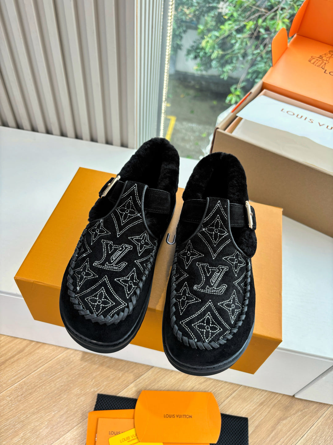Louis Vuitton Slipper