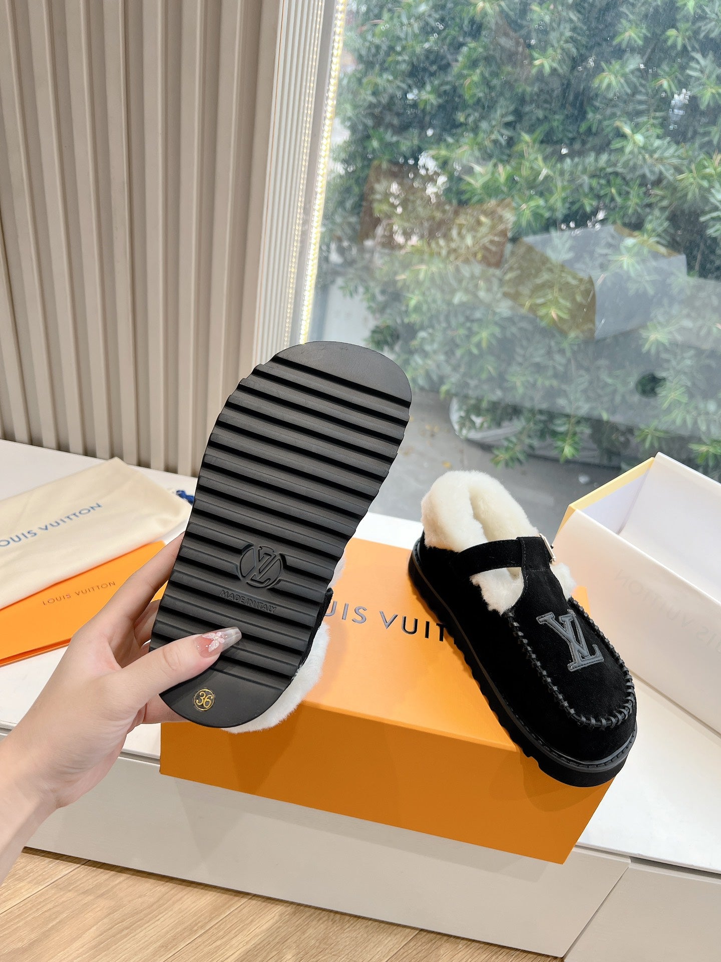 Louis Vuitton Slipper