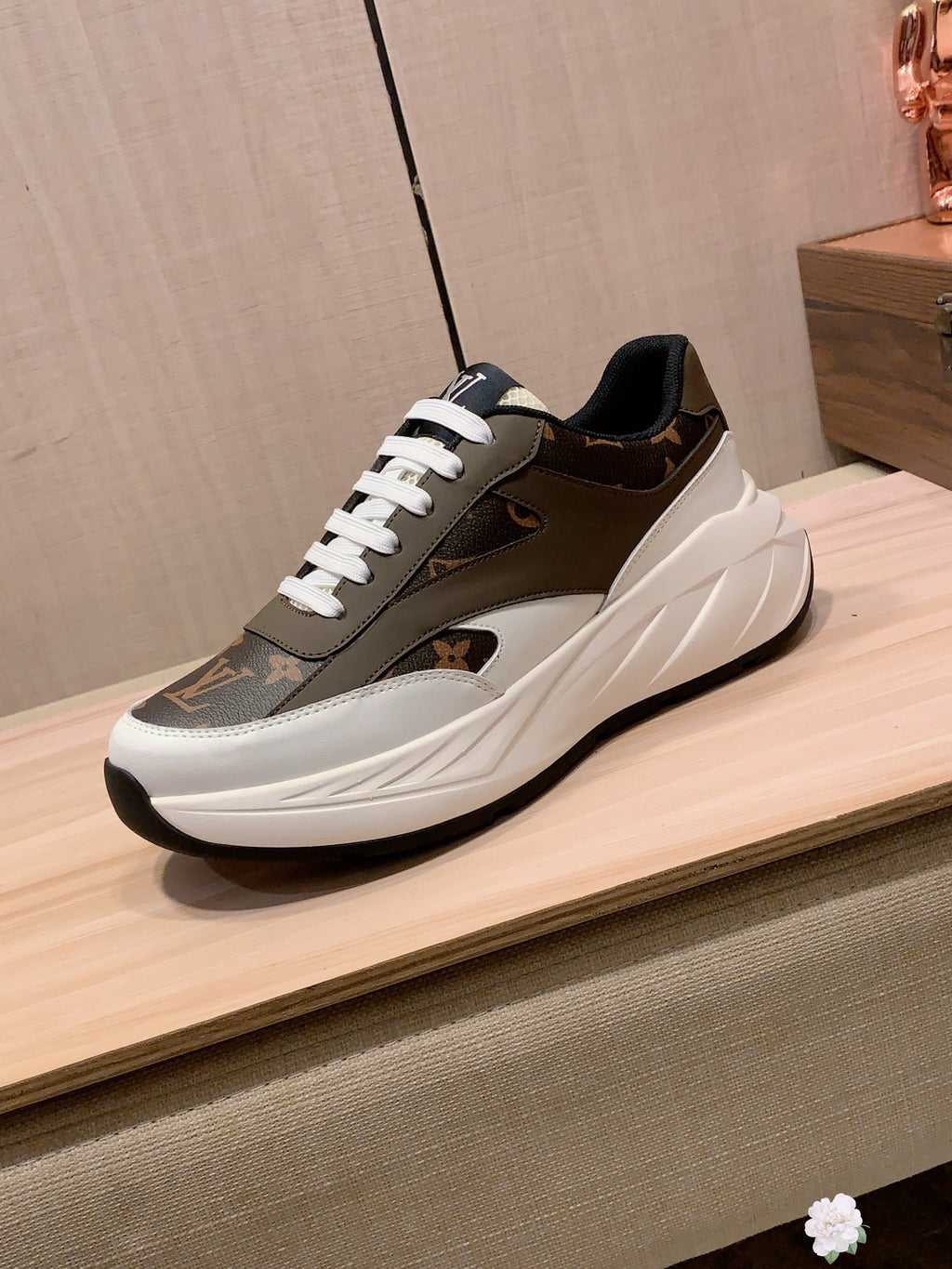 Louis Vuitton Sneaker