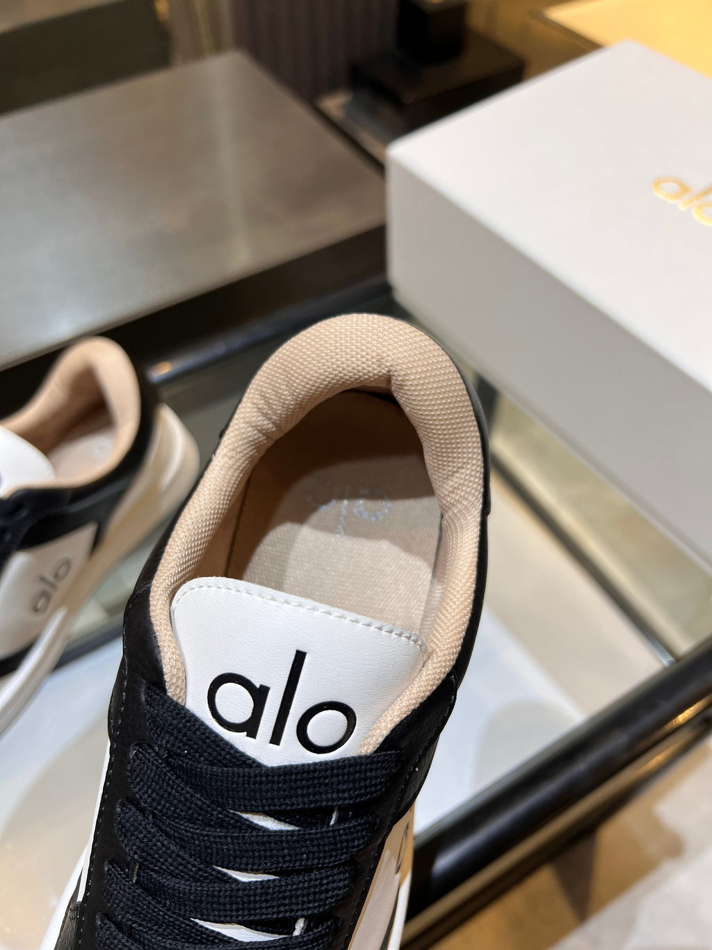 Alo Sneaker