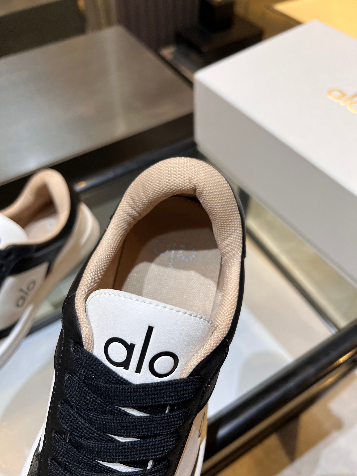 Alo Sneaker