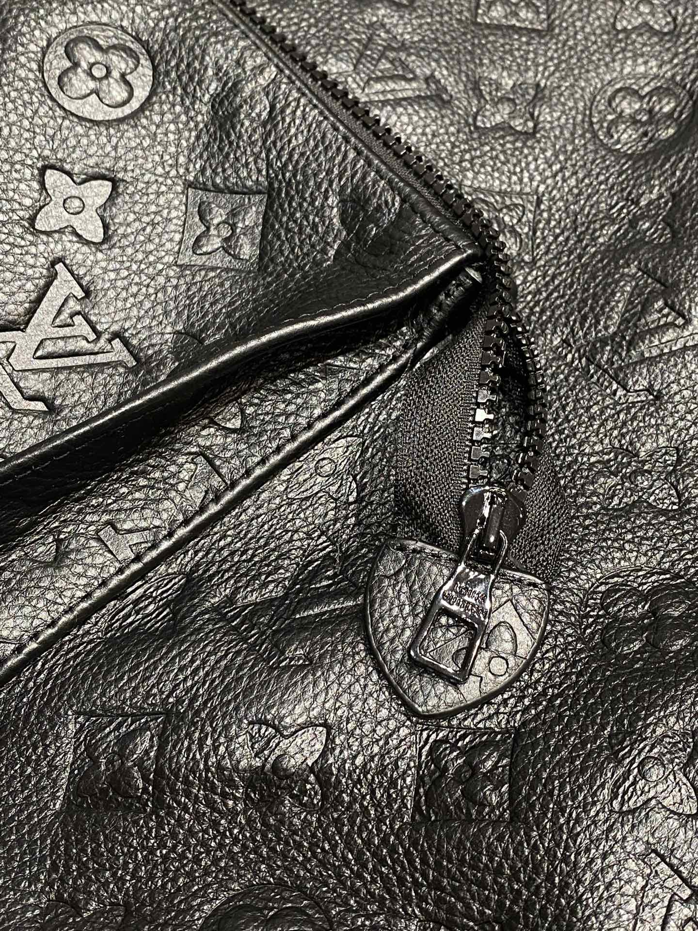 Louis Vuitton Deri Mont