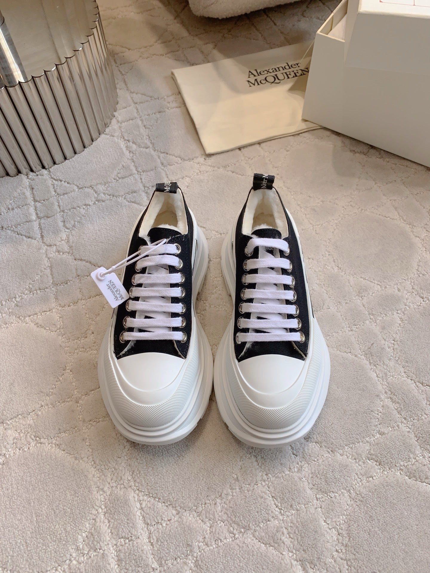 Alexander McQueen Sneaker (Kürklü)