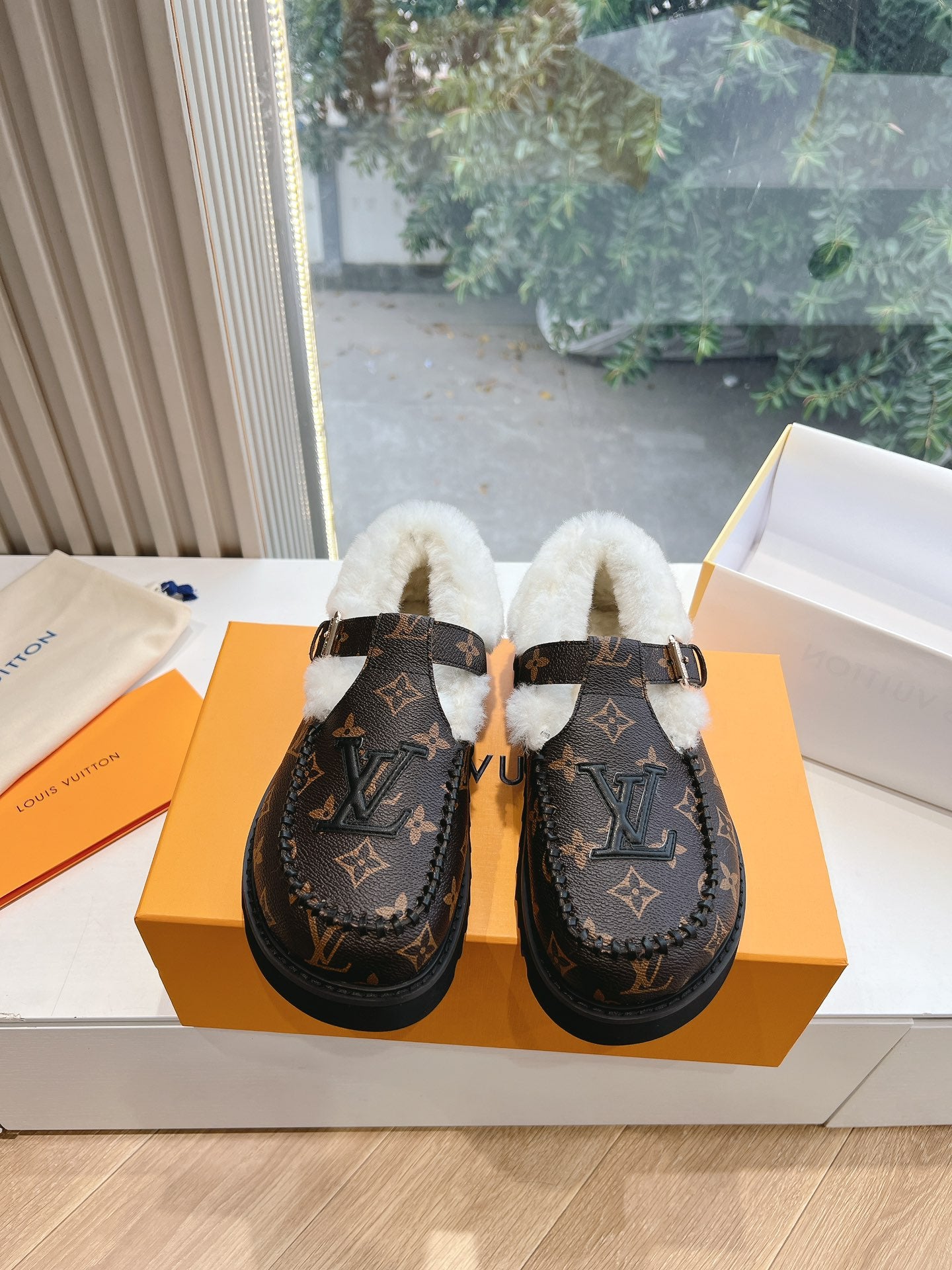 Louis Vuitton Slipper
