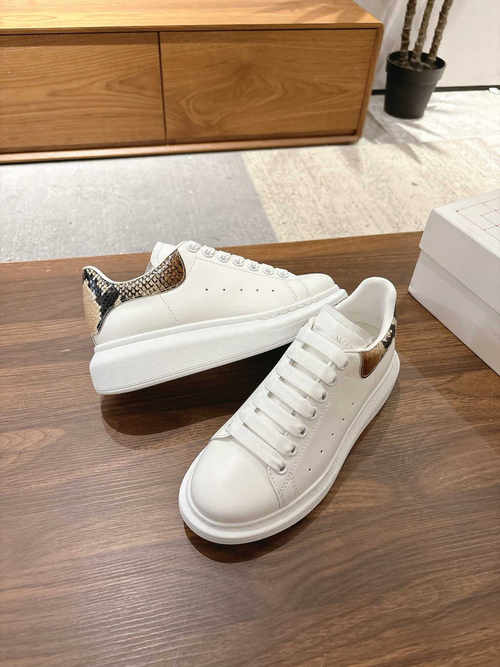Alexander McQueen Sneaker