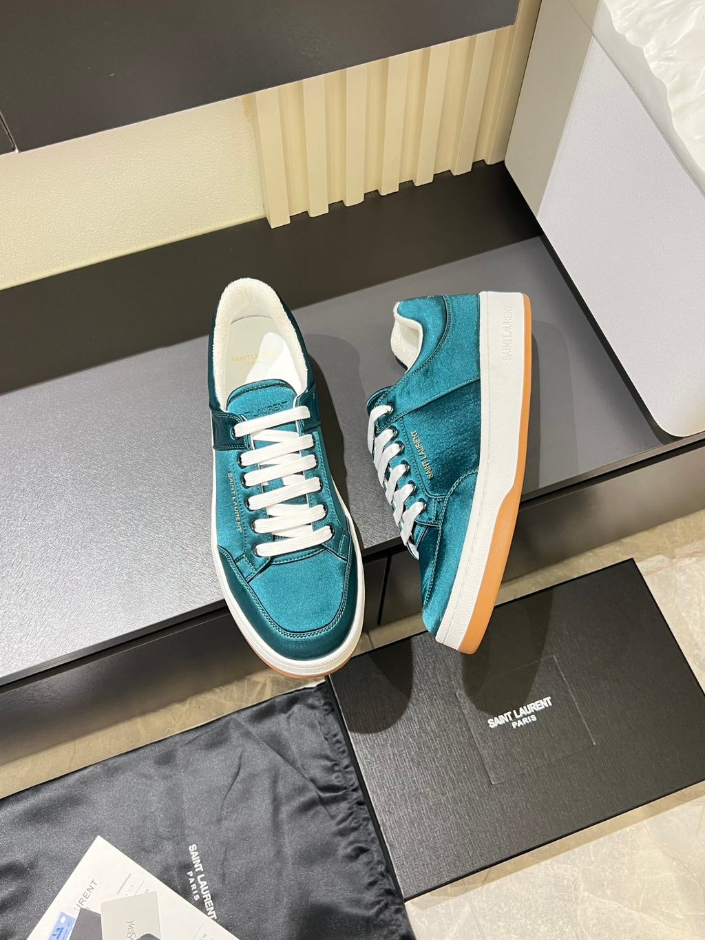 Yves Saint Laurent Sneaker