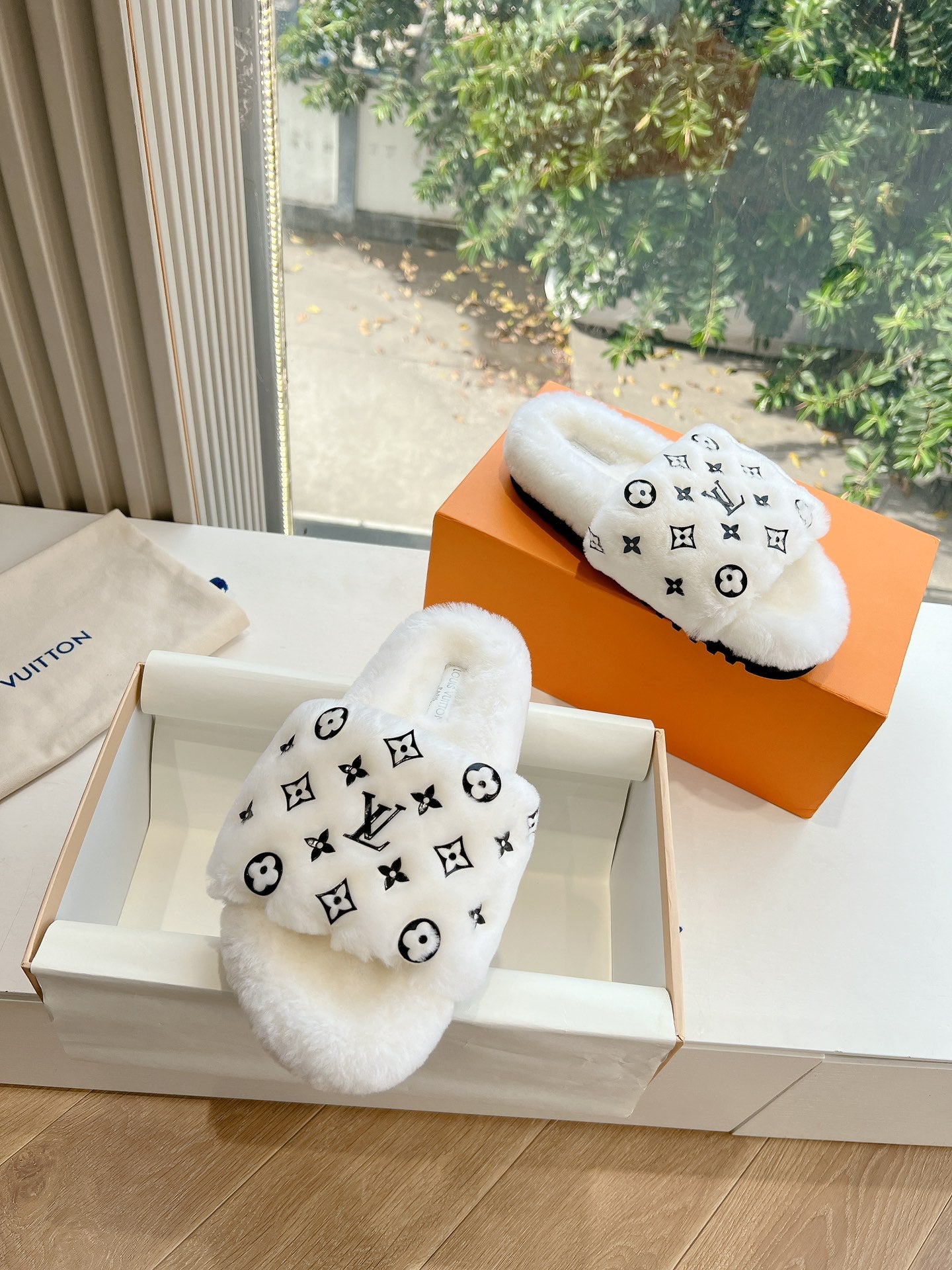 Louis Vuitton Slipper