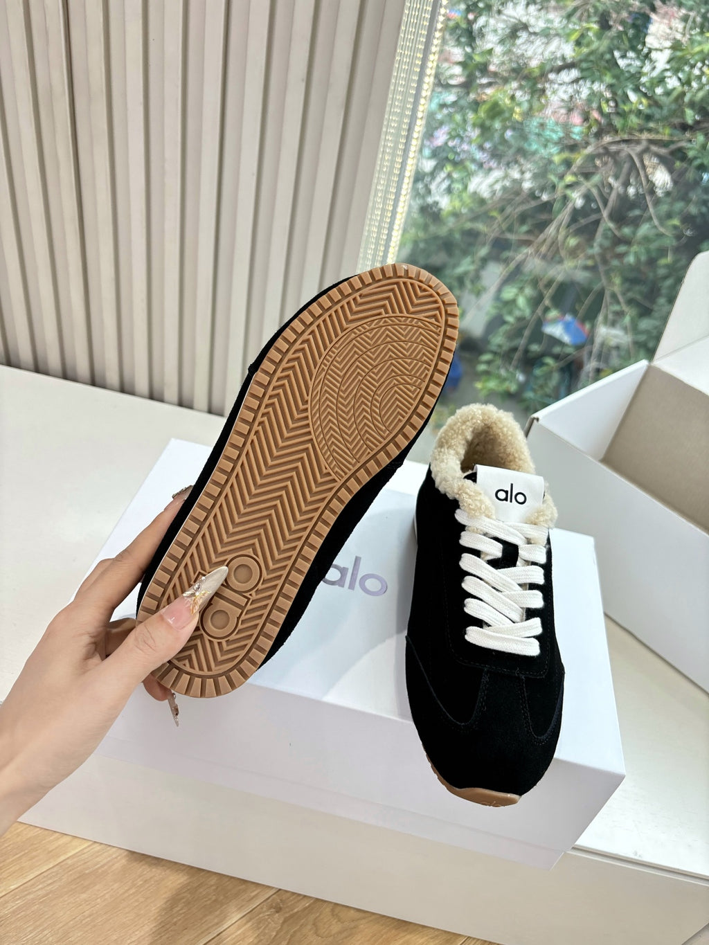 Alo Yoga Sneaker