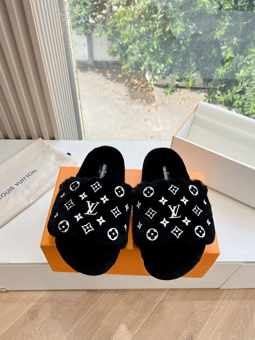Louis Vuitton Slipper
