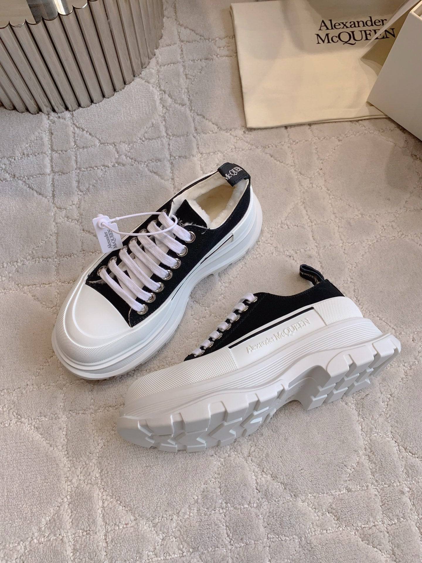 Alexander McQueen Sneaker (Kürklü)