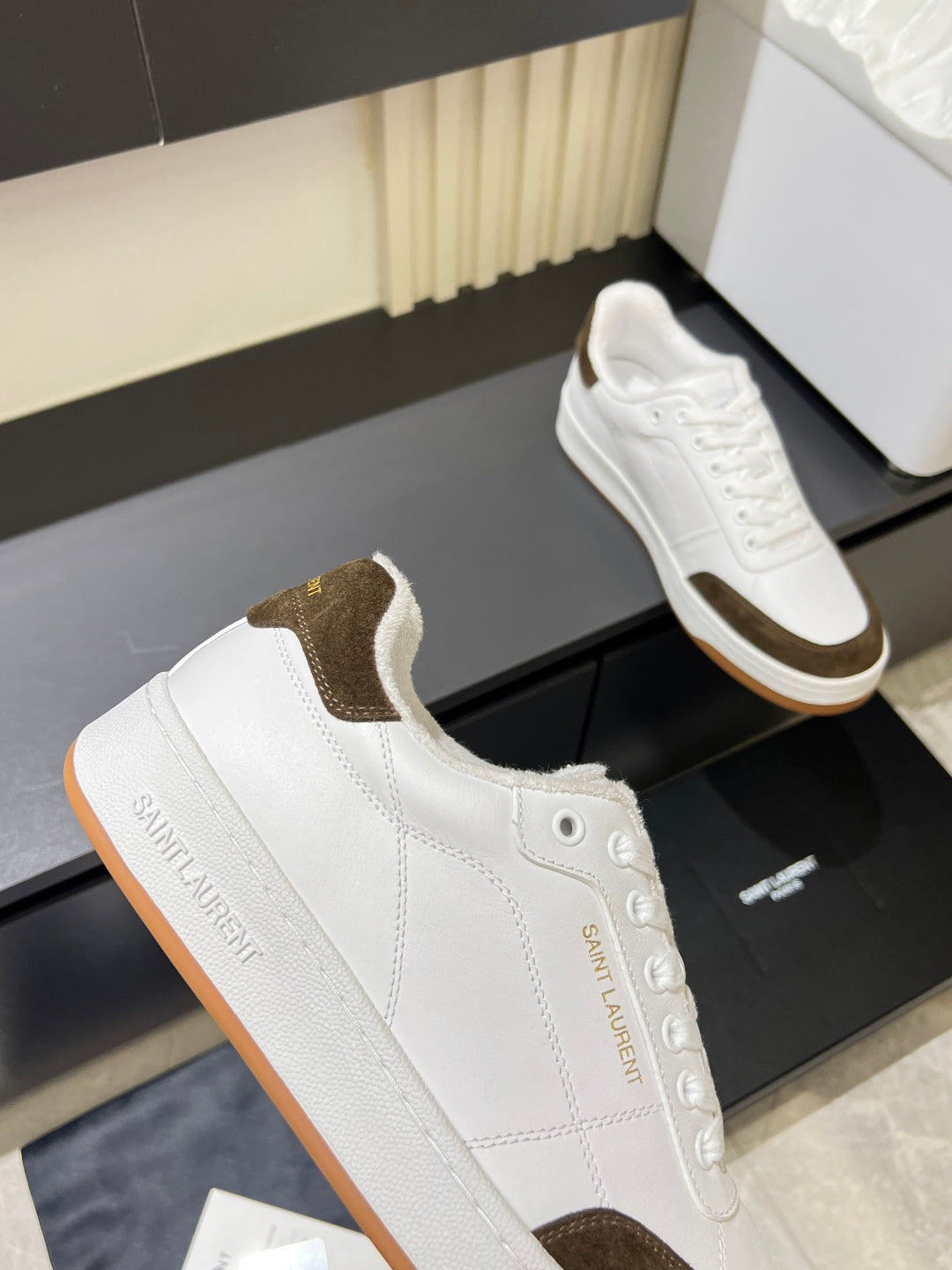 Yves Saint Laurent Sneaker