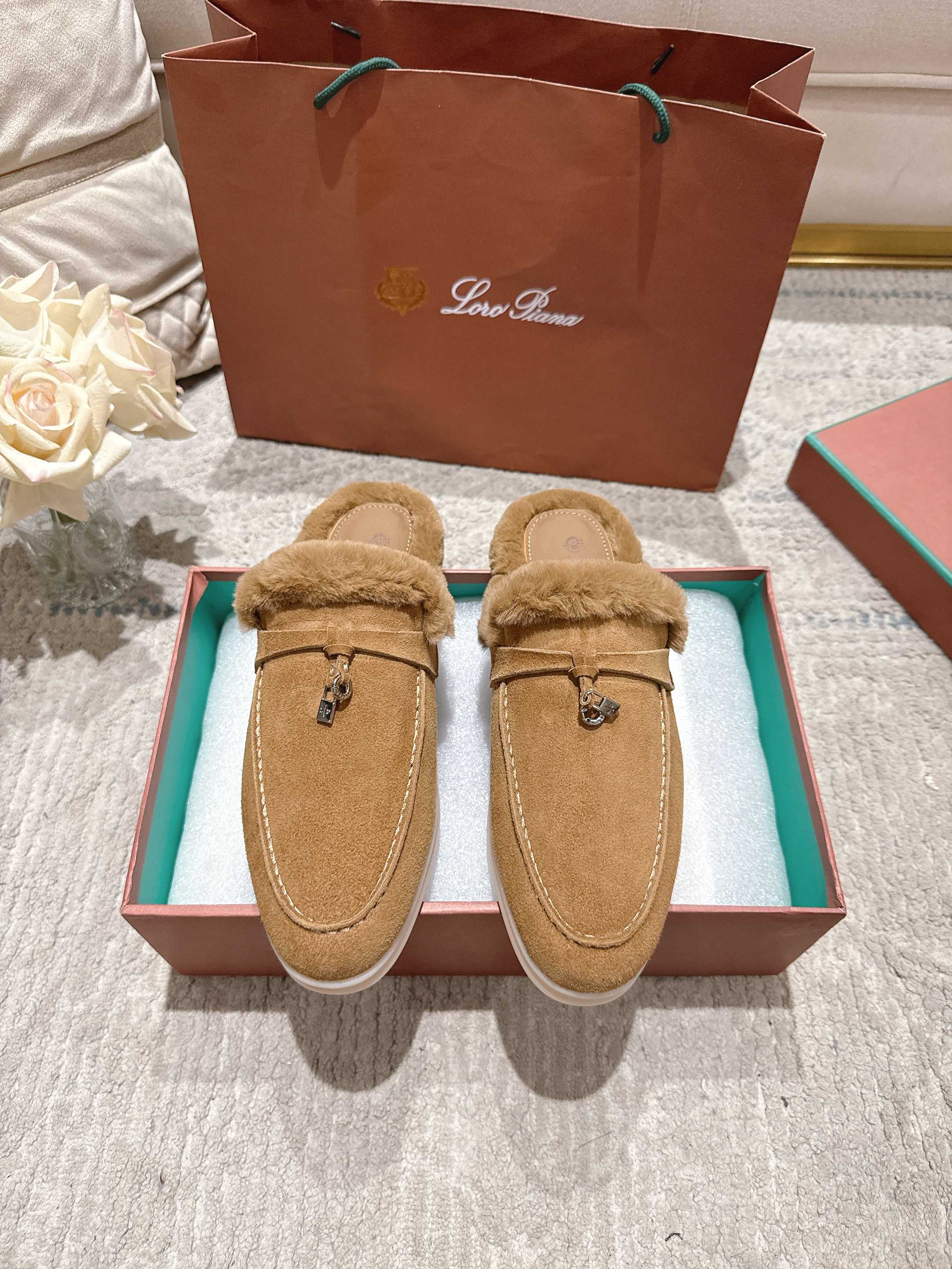 Loro Piana Slipper