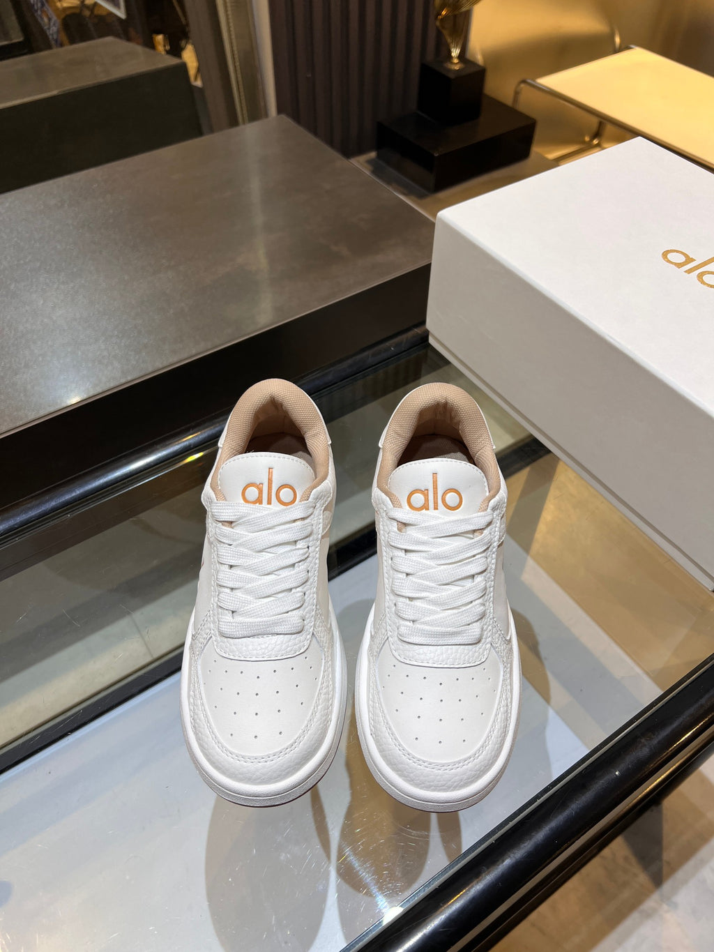 Alo Sneaker