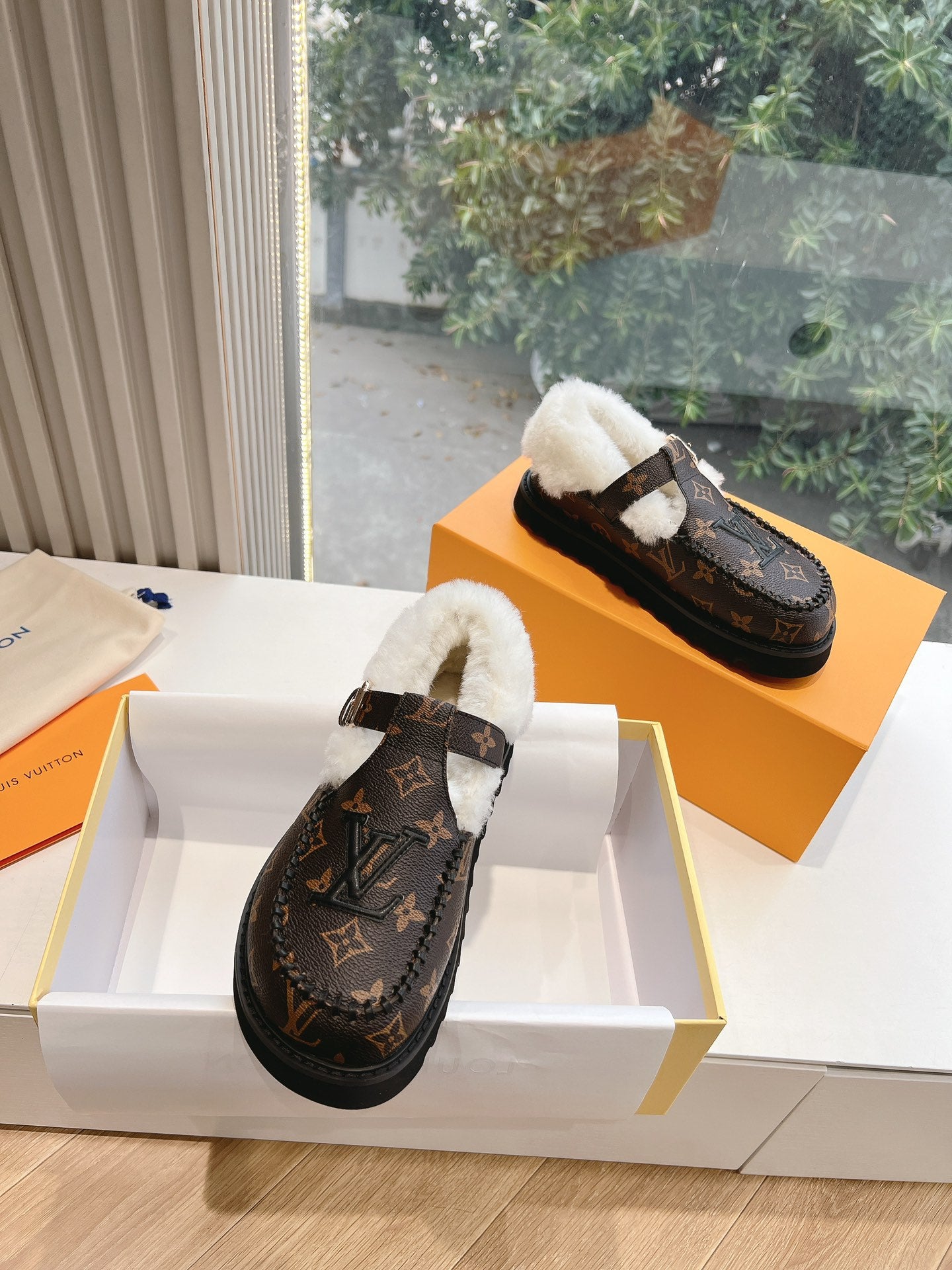 Louis Vuitton Slipper