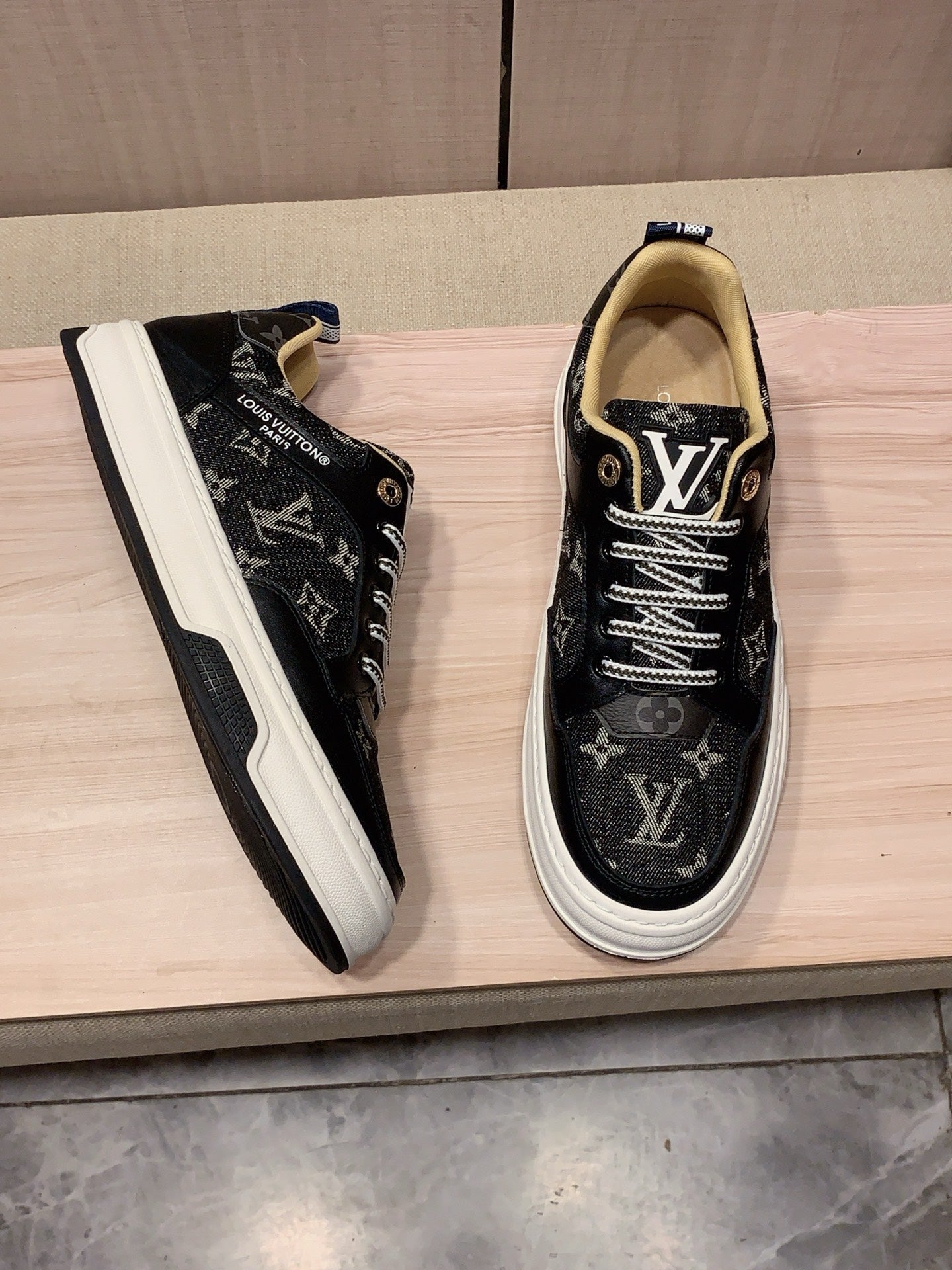 Louis Vuitton Sneaker