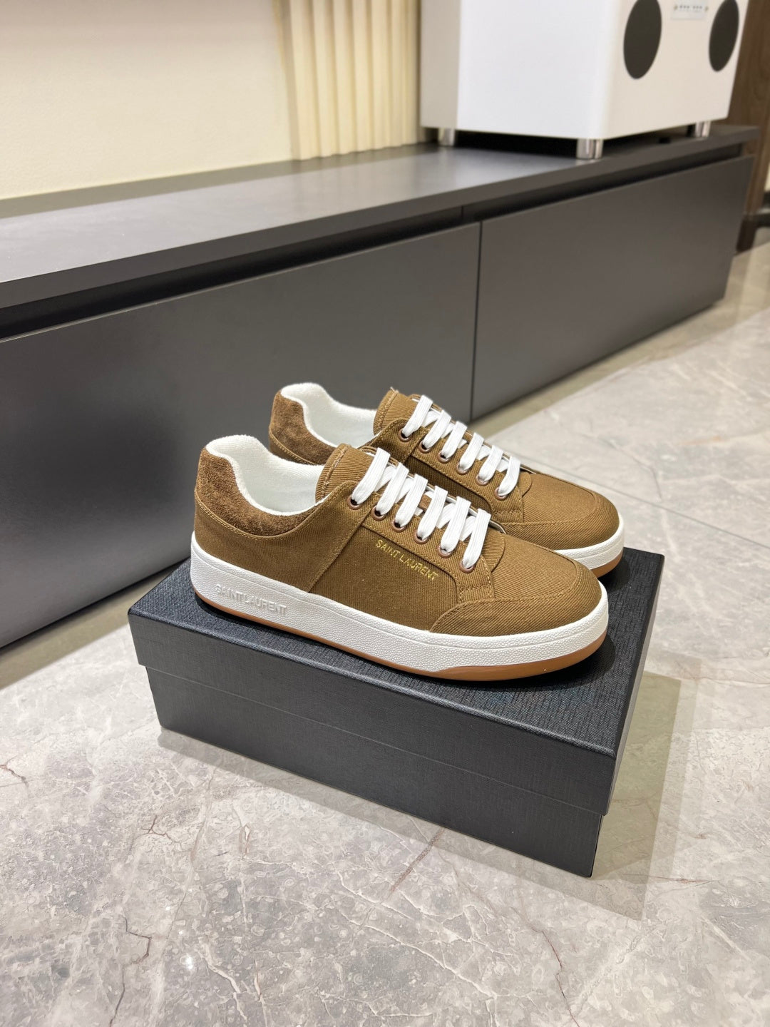 Yves Saint Laurent Sneaker