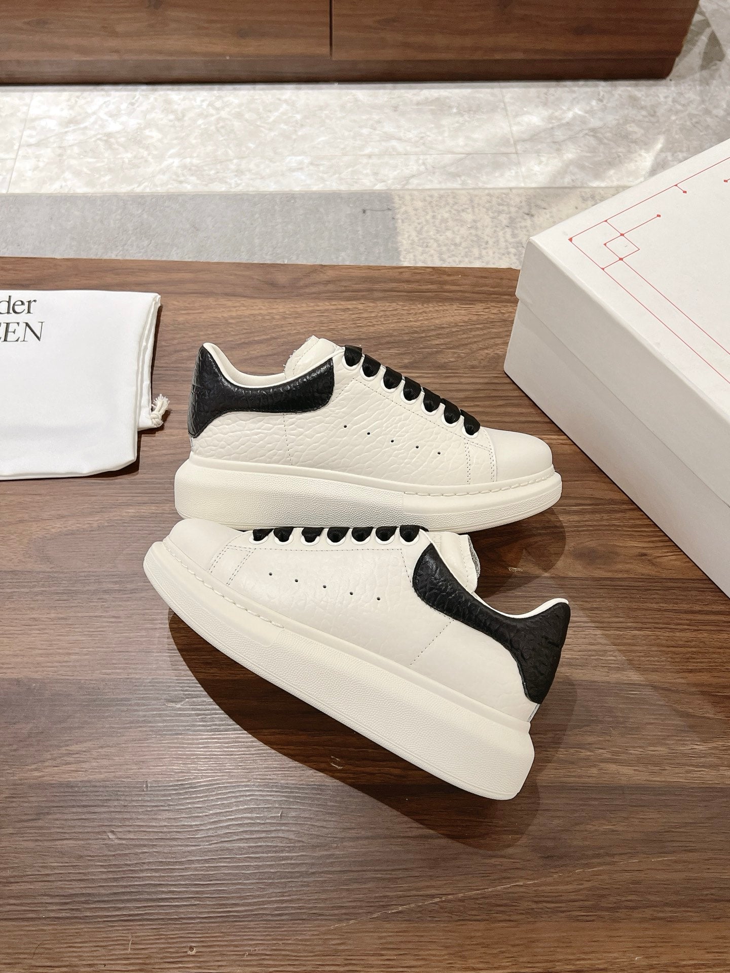 Alexander McQueen Sneaker