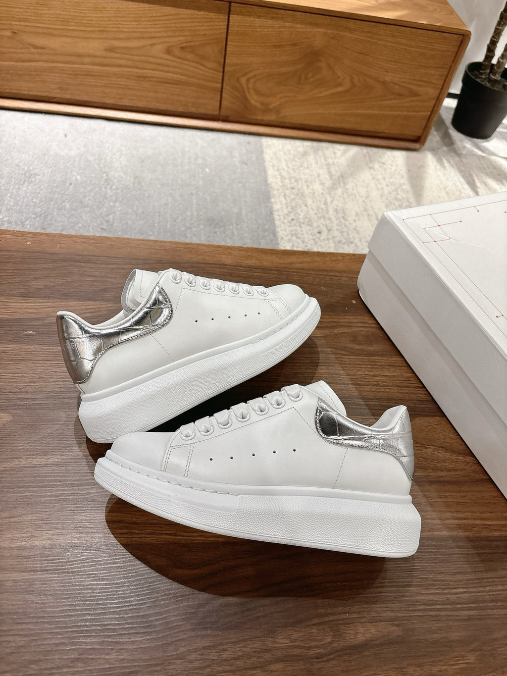 Alexander McQueen Sneaker