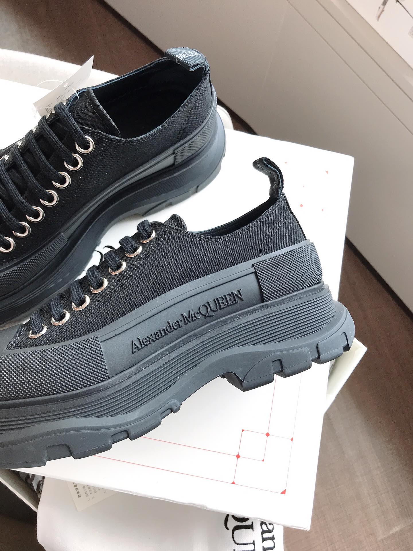 Alexander McQueen Sneaker