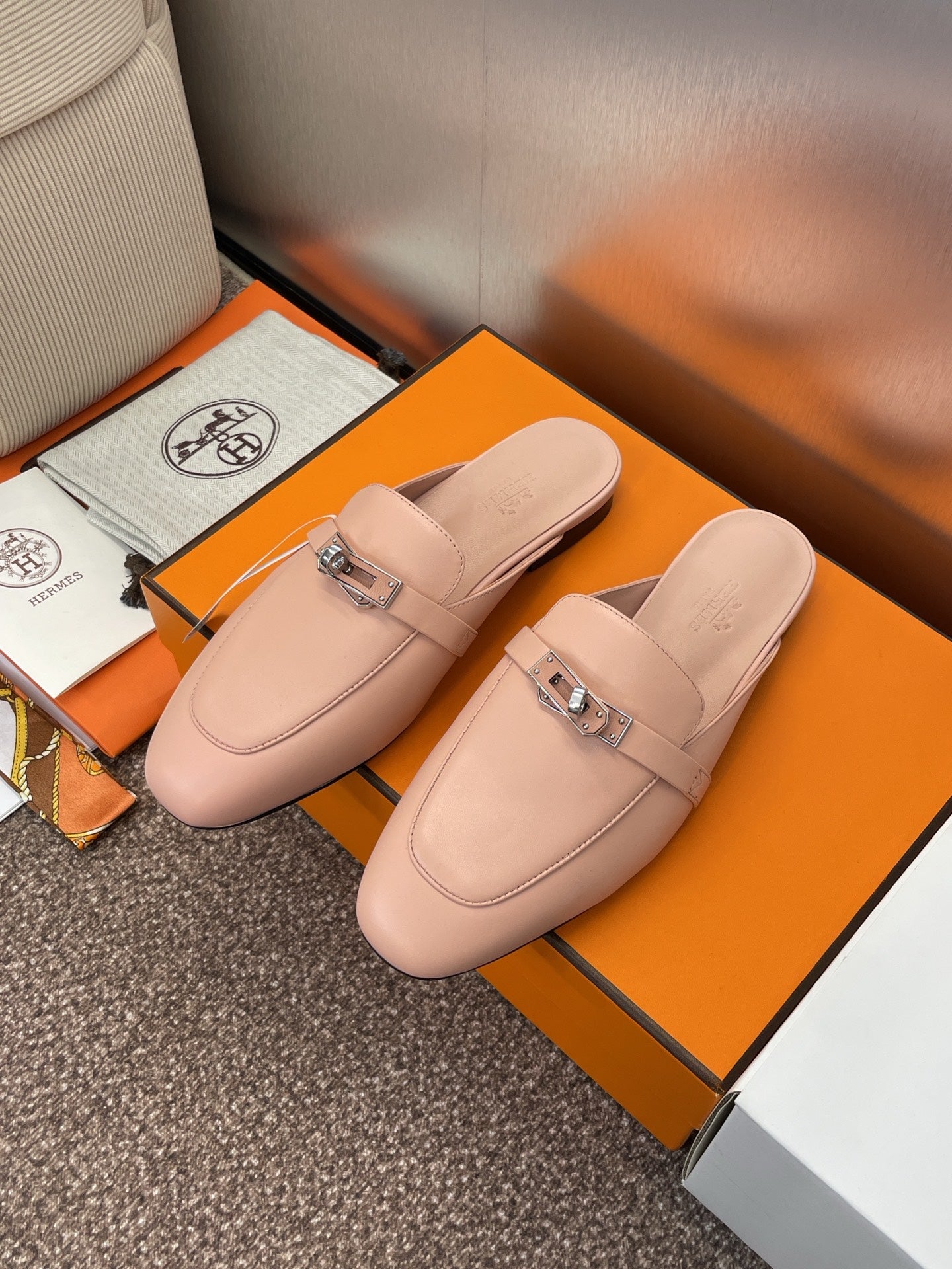 Hermes Slipper