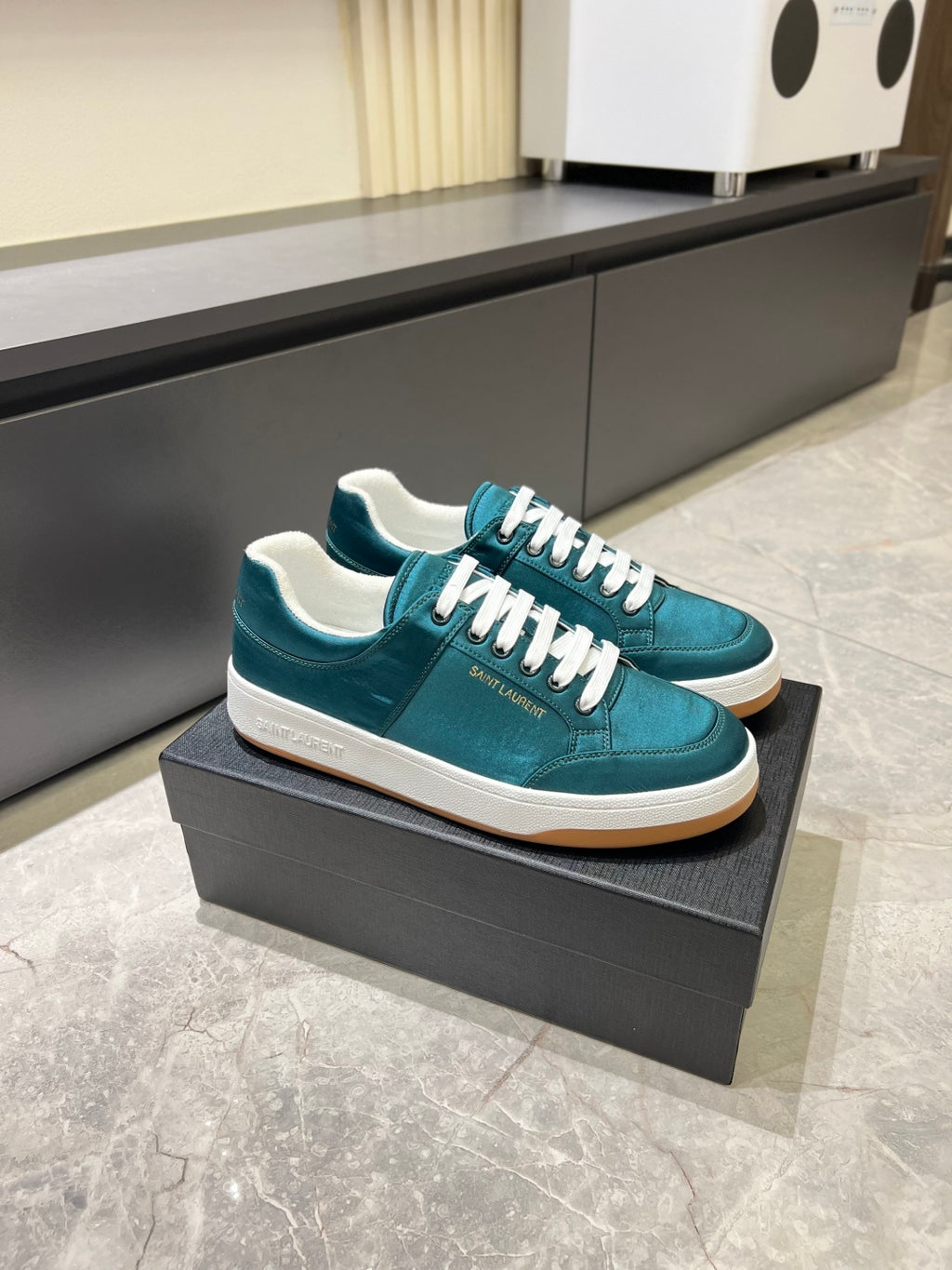 Yves Saint Laurent Sneaker