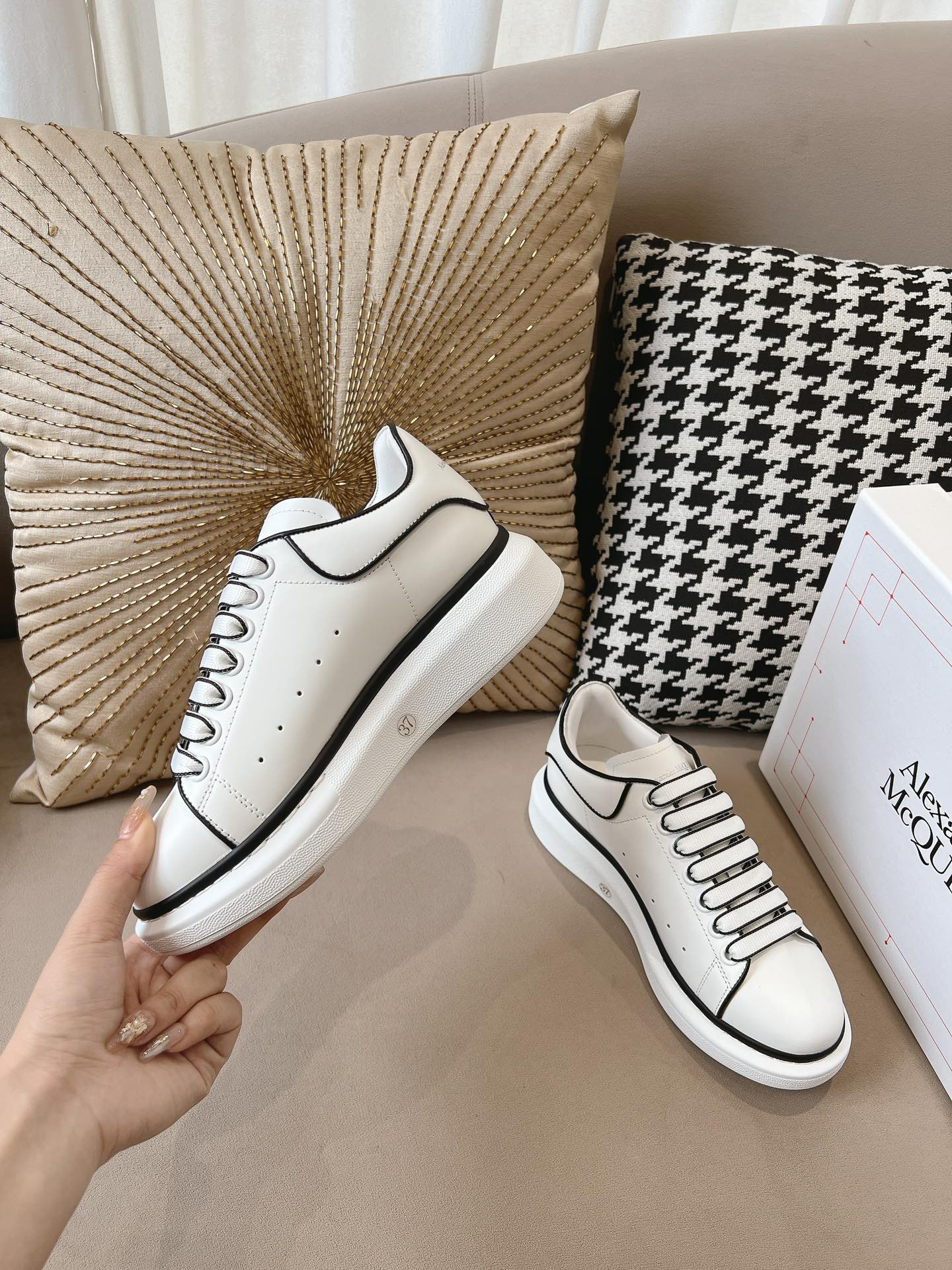 Alexander McQueen Sneaker