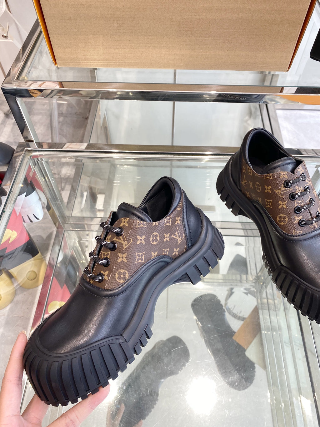 Louis Vuitton Sneaker