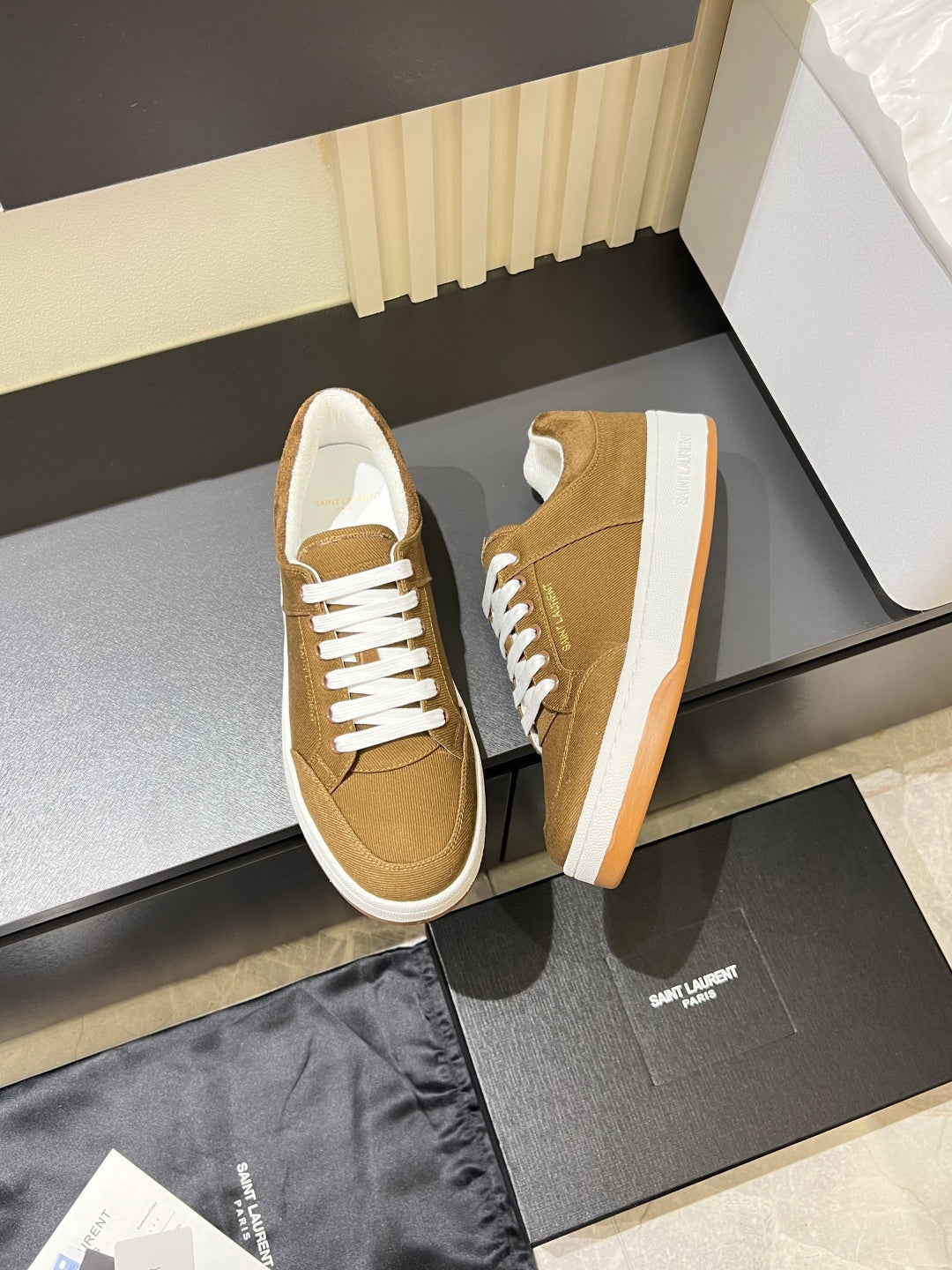 Yves Saint Laurent Sneaker