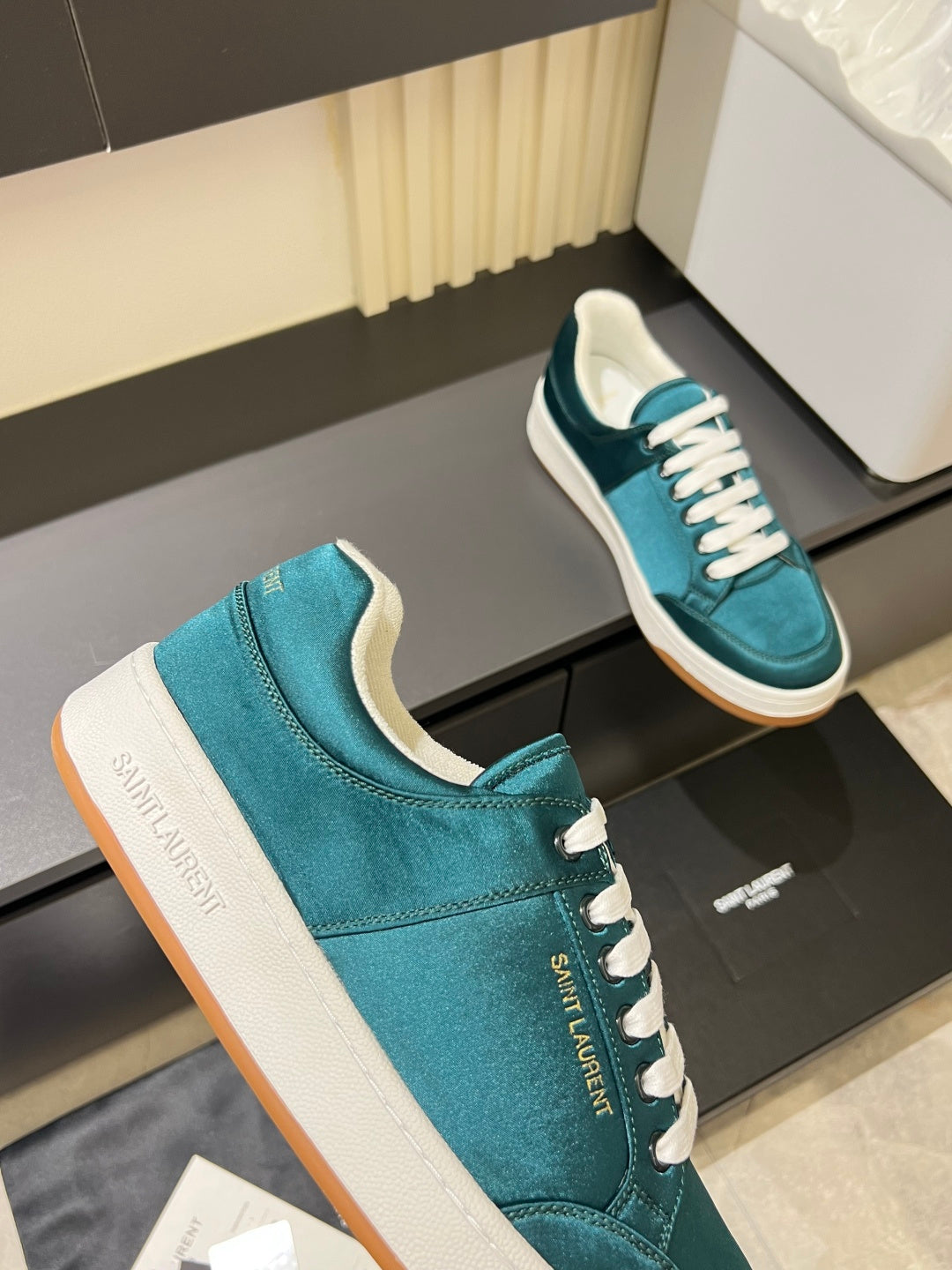 Yves Saint Laurent Sneaker