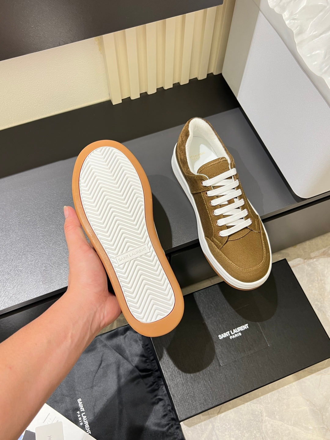 Yves Saint Laurent Sneaker