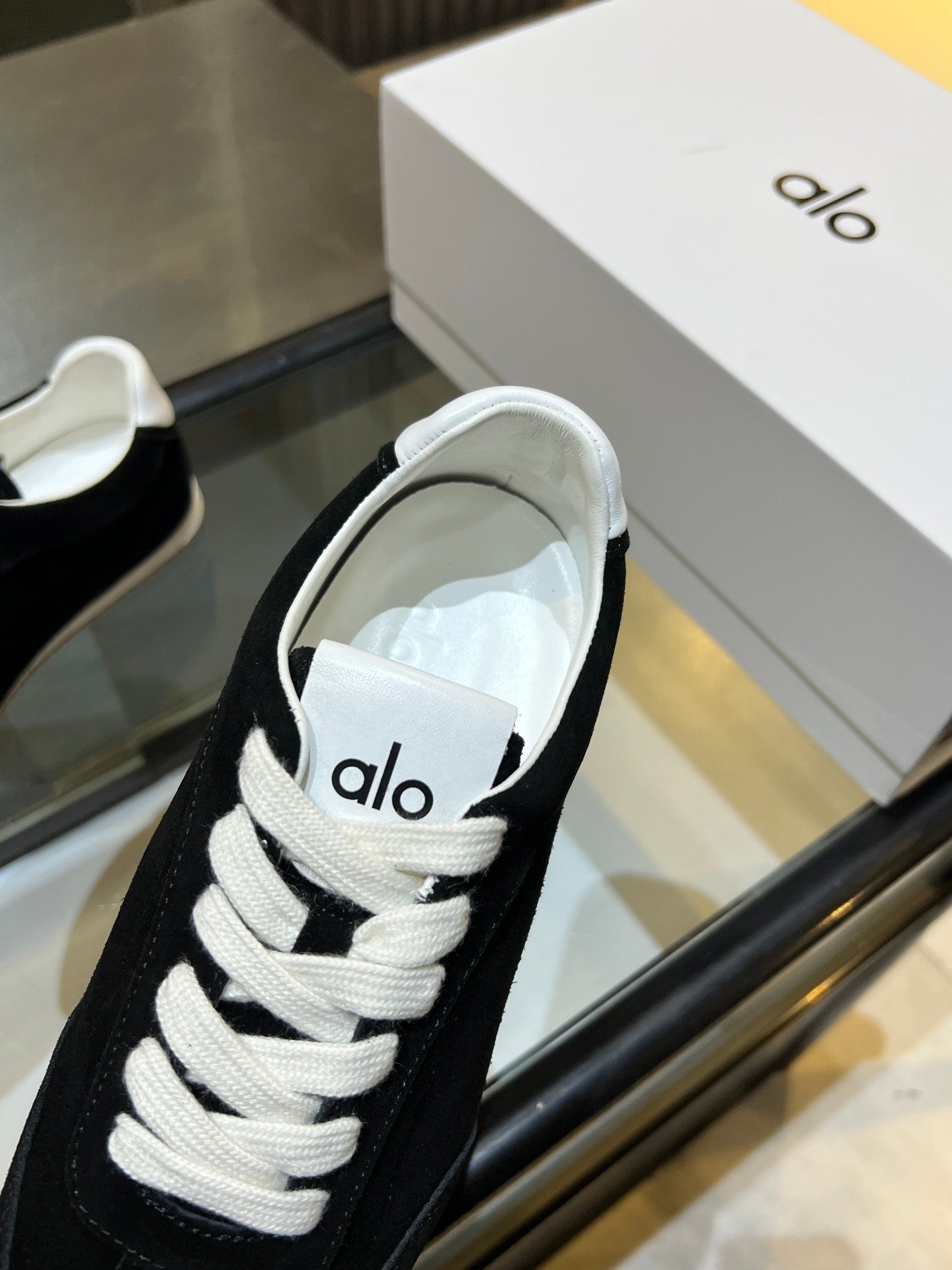 Alo Sneaker