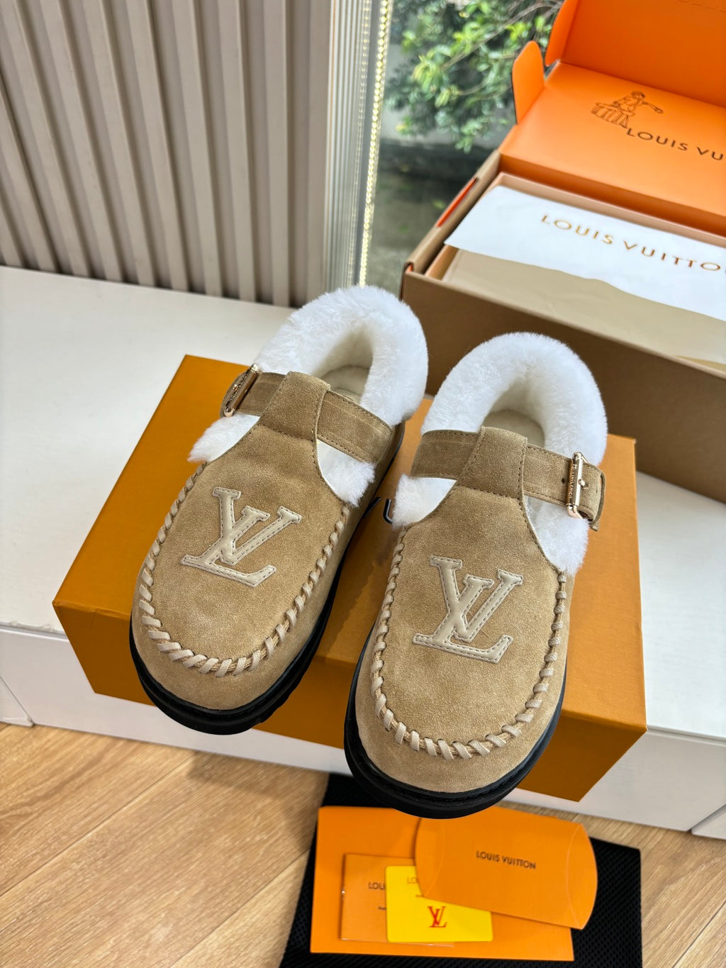 Louis Vuitton Slipper